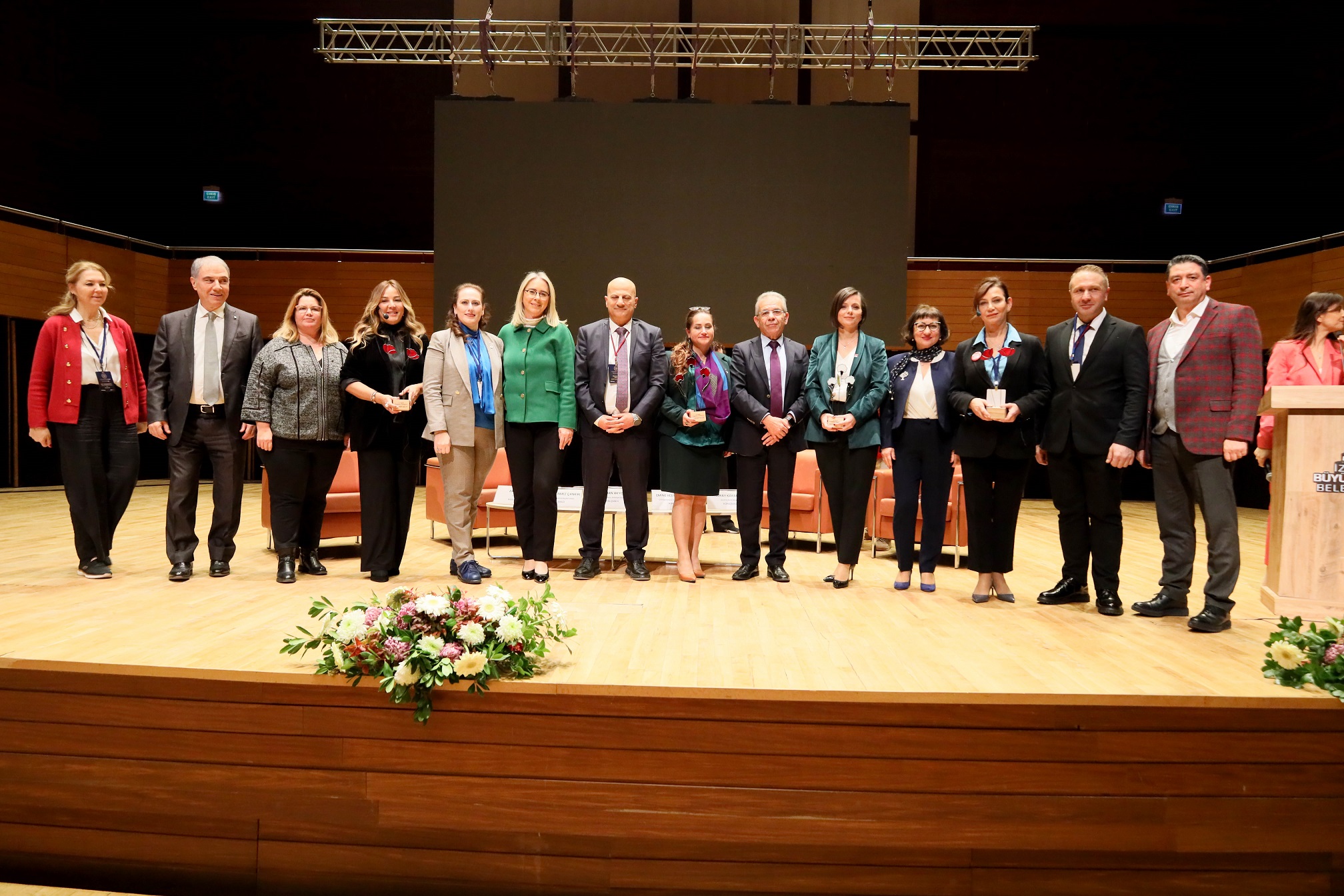 Kadınlar yönetimlerde de söz sahibi olmak istiyor