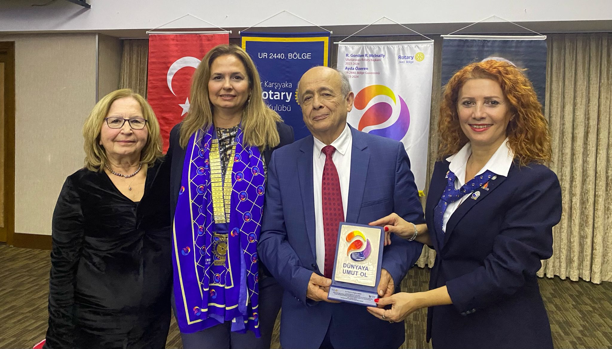 Prof. Dr. Ertuğrul Sabah’a Karşıyaka Rotary Kulübü’nden ödül