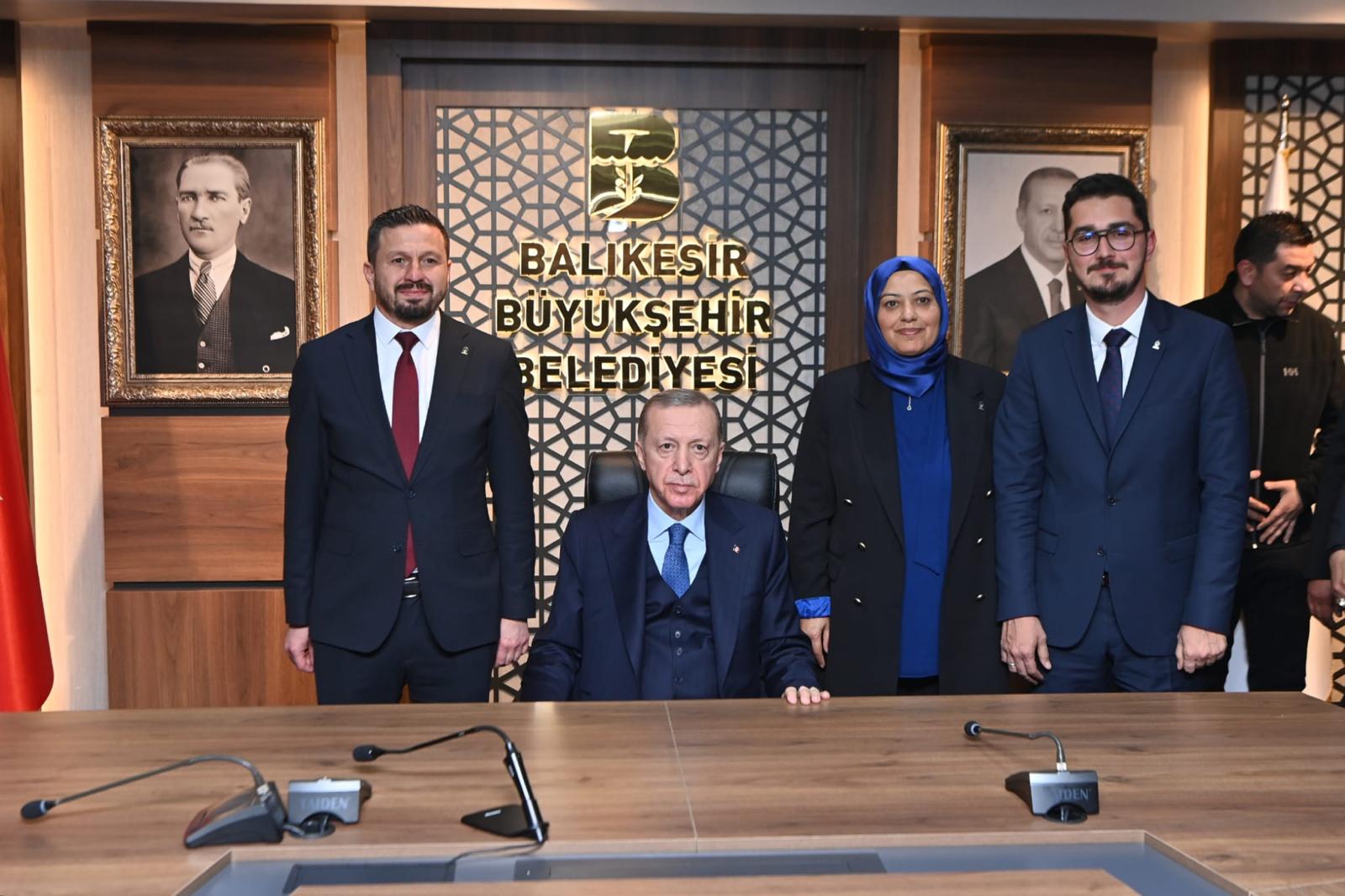 Cumhur bir kez daha başkanını bağrına bastı