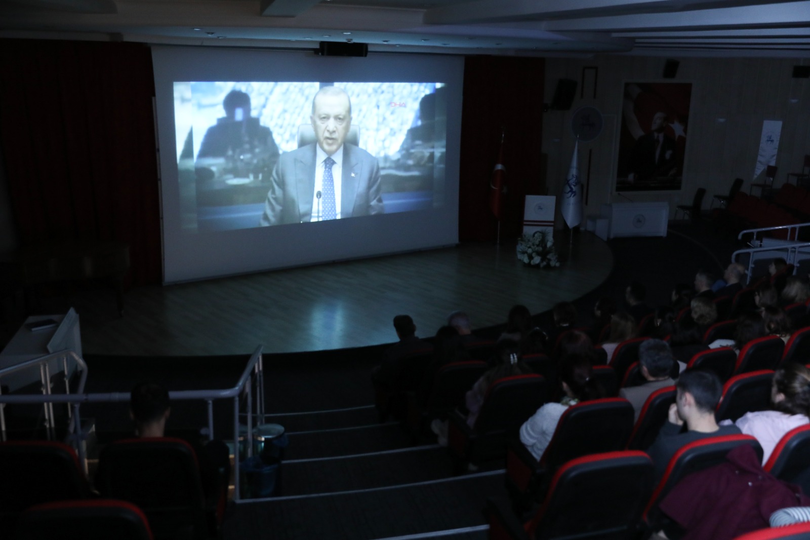 DEÜ’nün deprem belgeselinin ilk gösterimi DESEM’de yapıldı