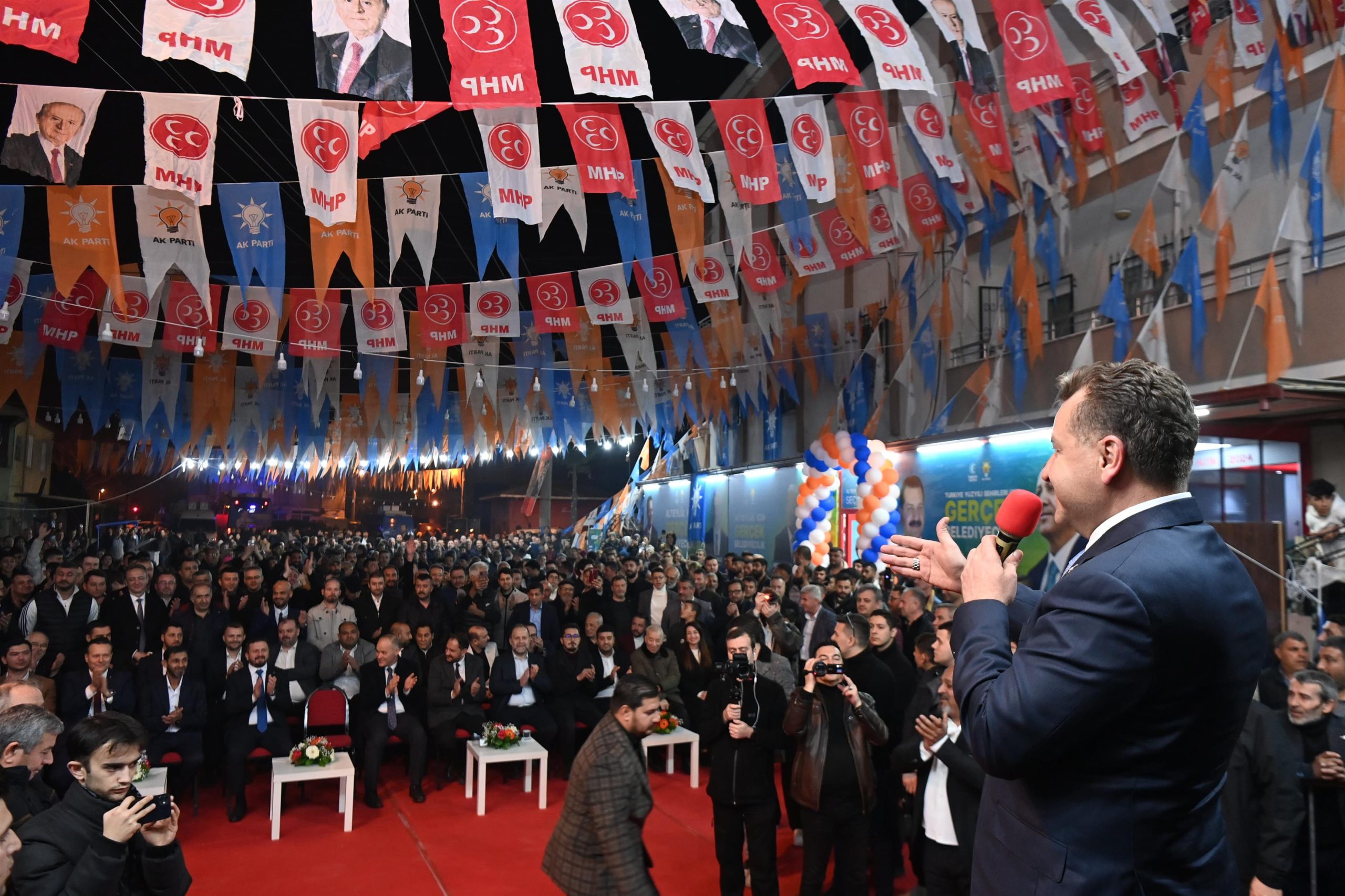 Has Romanlar Has Başkanların yanında