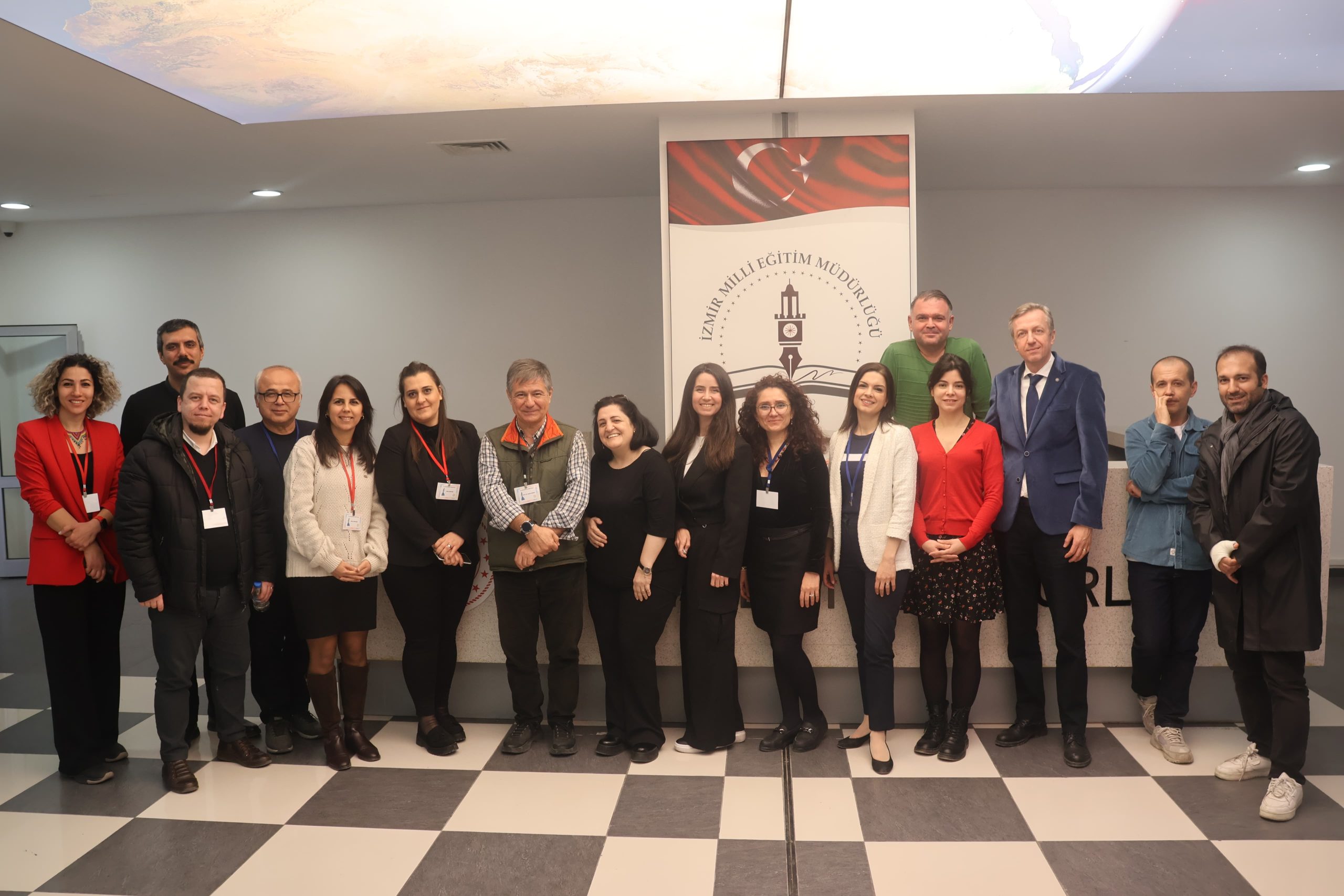 İzmirli minikleri deprem konusunda bilgilendirecek