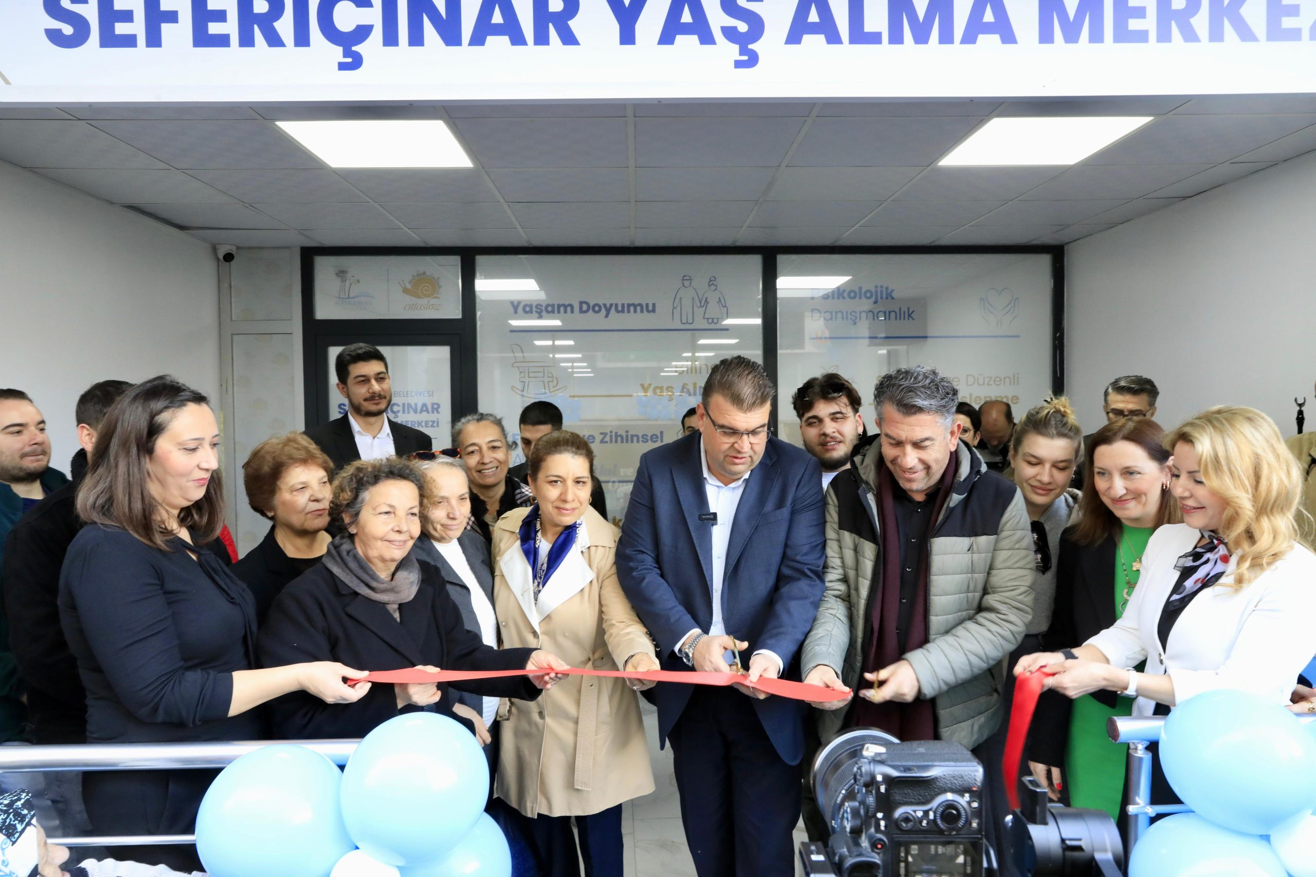 Seferihisar’da “Yaş Alma Merkezi” hizmete açıldı