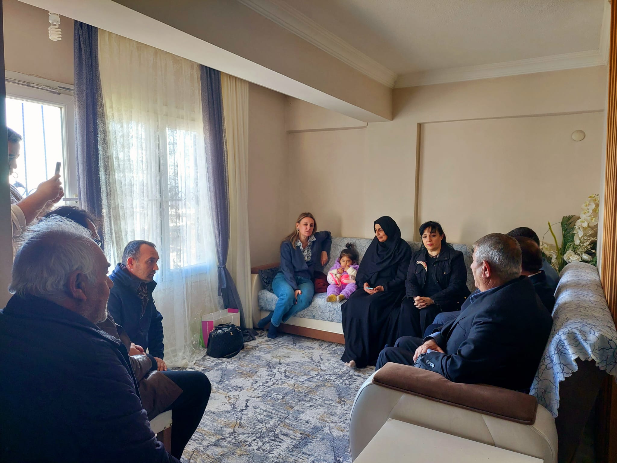 Milletvekili Ösen Depremzede Vatandaşları Evlerinde Ziyaret Etti