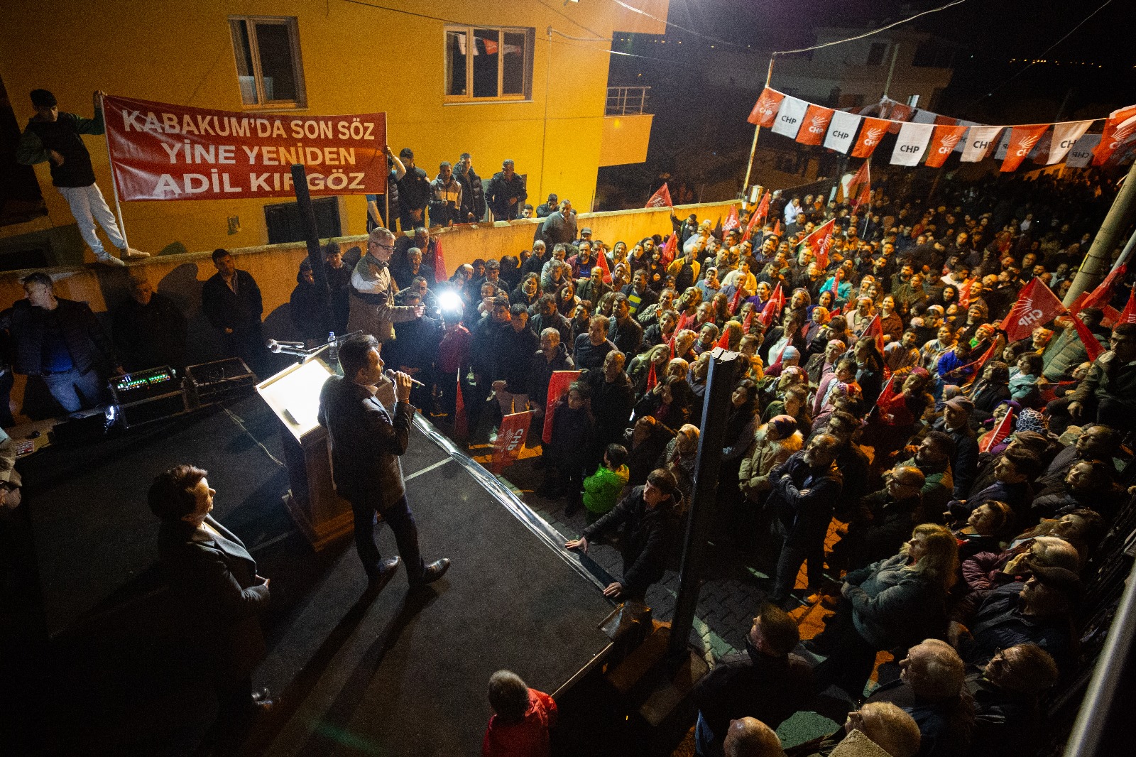 Kabakumlu hemşehrileri Başkan Kırgöz’ü bağrına bastı.
