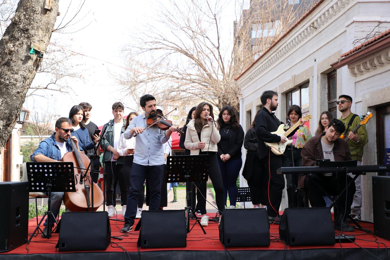 Sosyal medyadan sosyal meydana projesine tam not