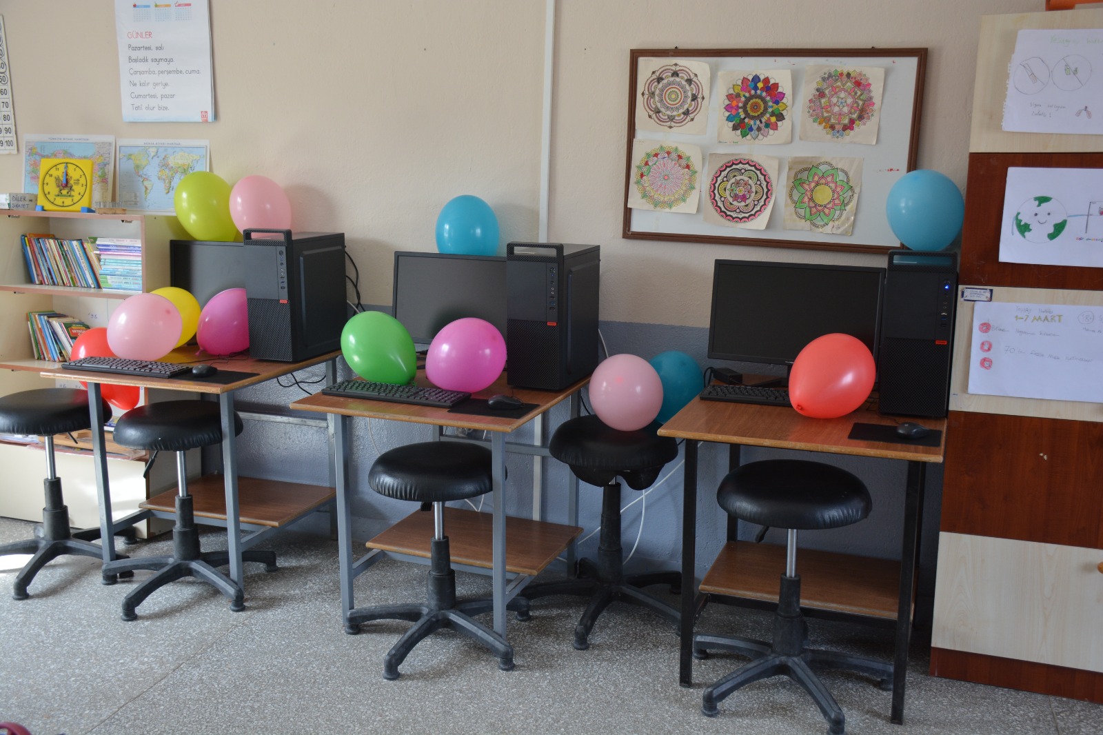 Fehmi Özkaner’den köy okuluna bilgisayar laboratuvarı