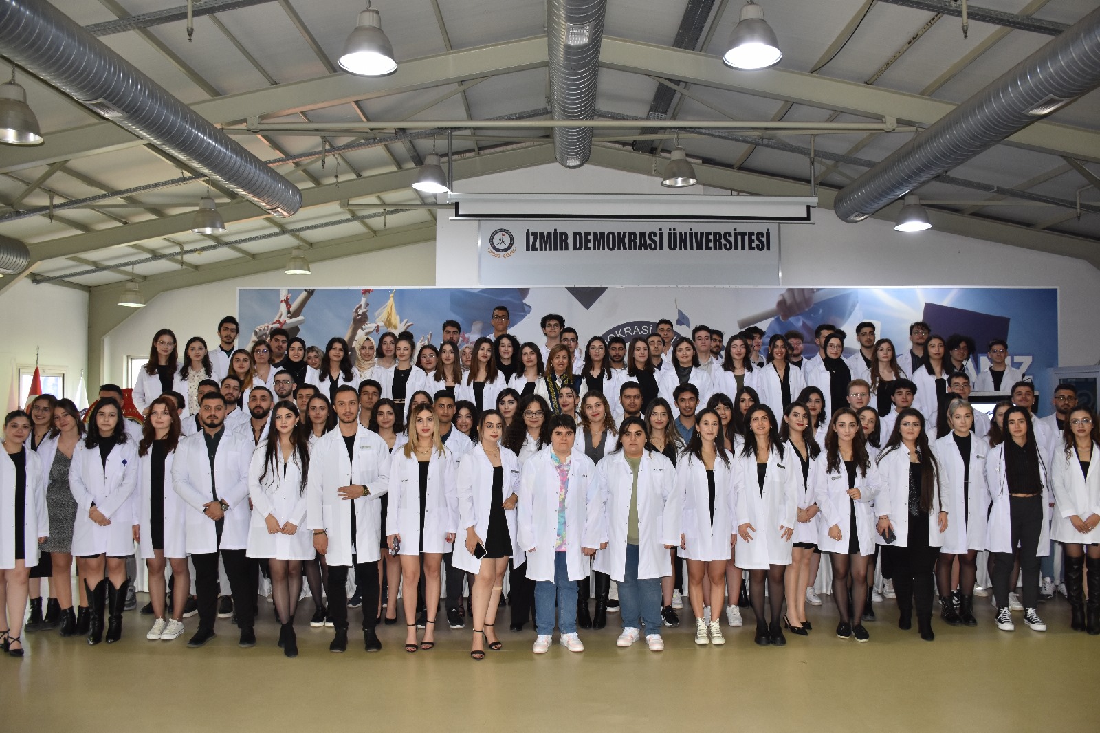 İzmir Demokrasi üniversitesi diş hekimliği fakültesi “Beyaz önlük giyme töreni”