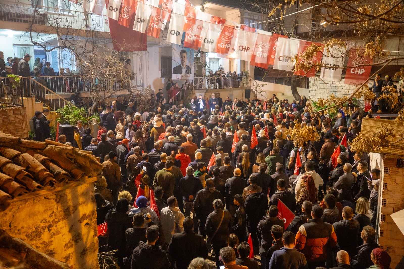 Başkan Kırgöz’ün ev ziyaretleri mitinge dönüşüyor