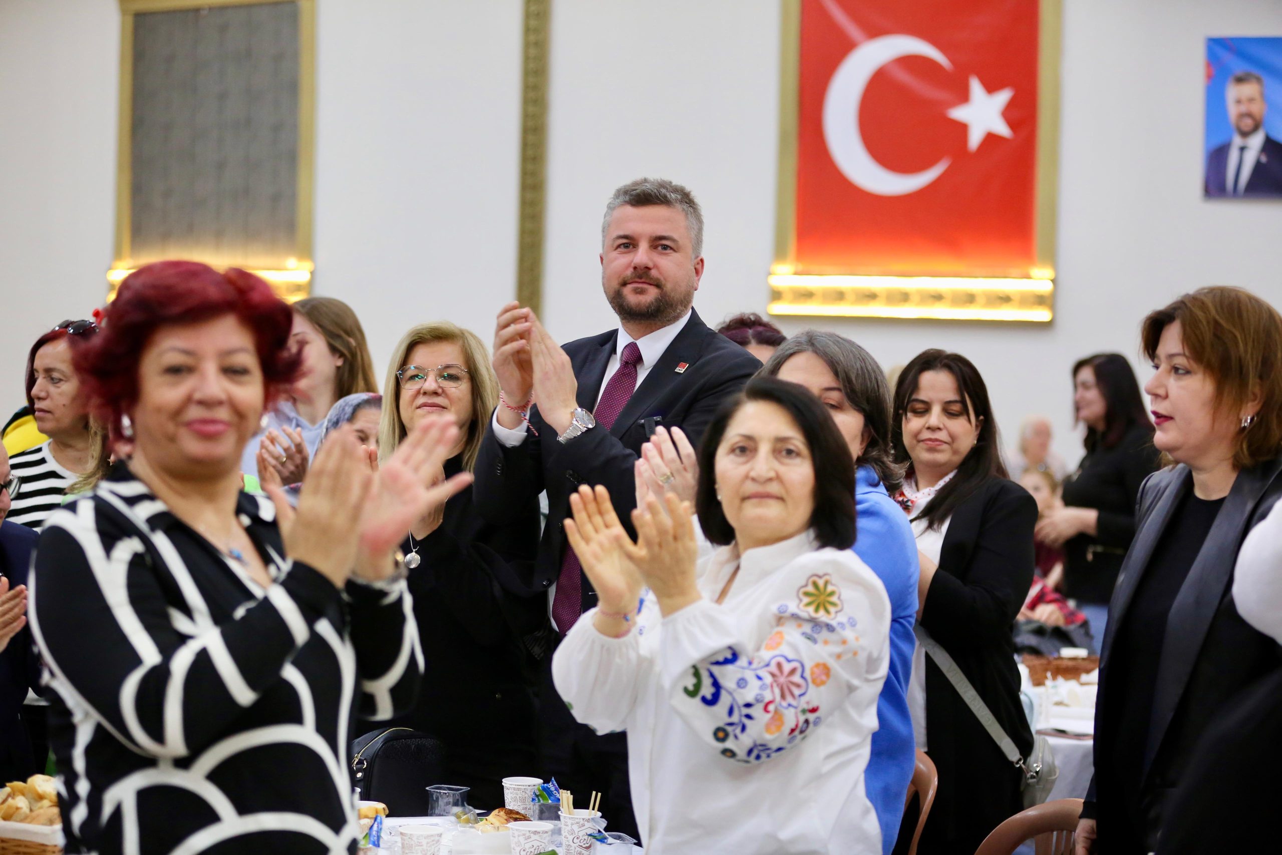 CHP’li Görkem Duman, Bucalı kadınlarla buluştu.