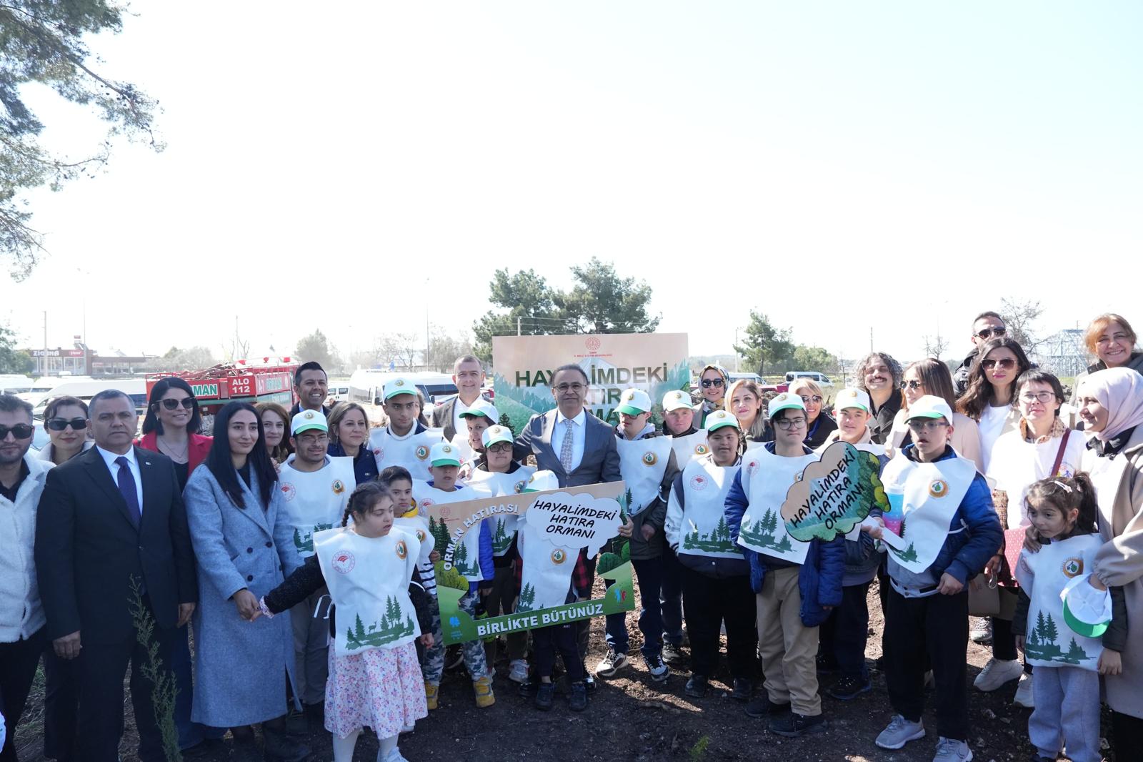 Özel çocuklar fidan dikti