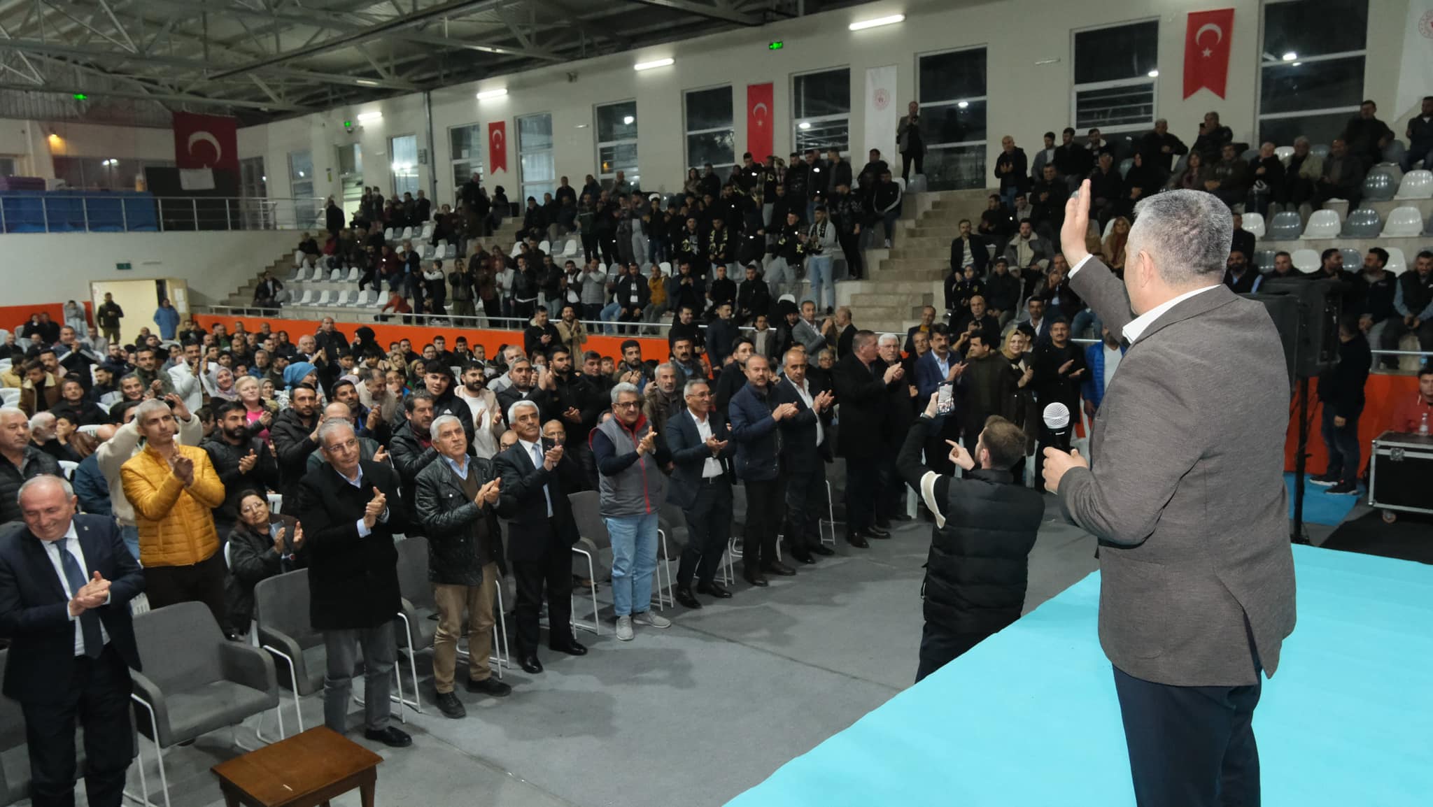 Tunç’tan Karabağlar ‘da amatör kulüplere büyük müjde