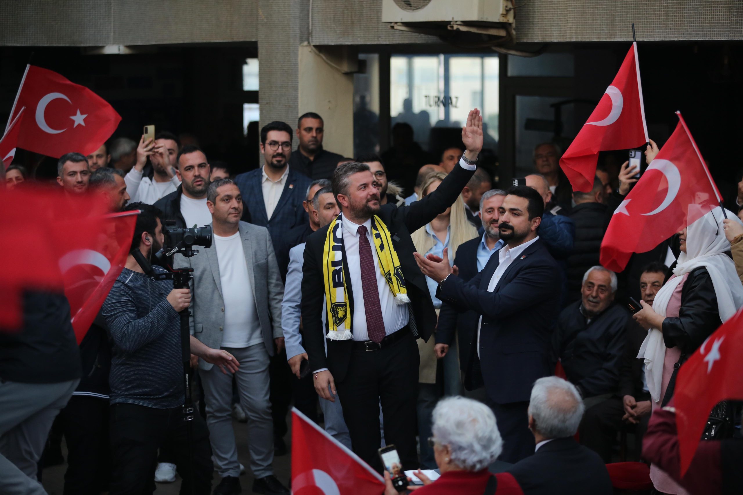 CHP Buca’da üçüncü Seçim Noktası İzkent’te açıldı.