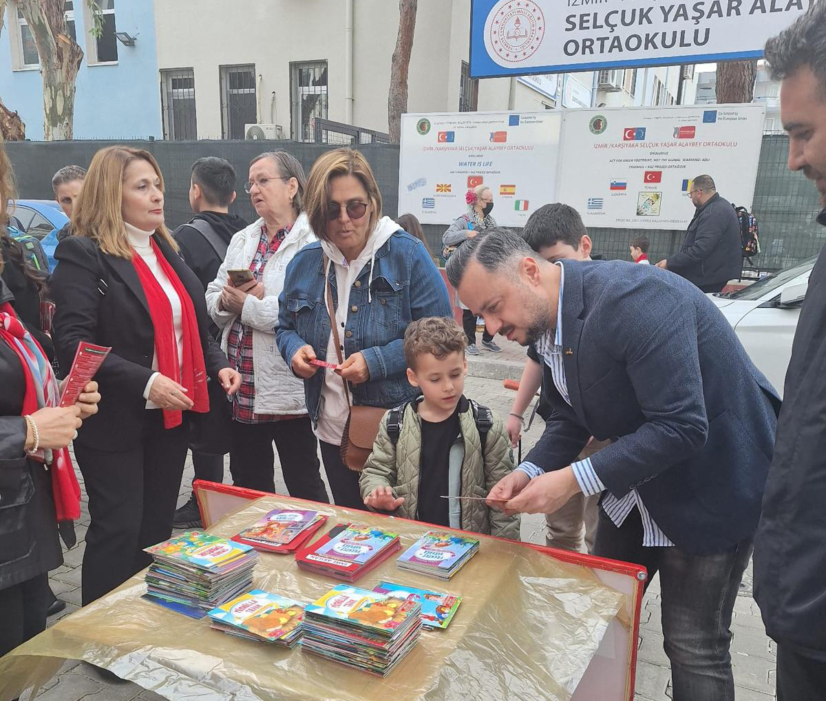 Genç muhtar adayından örnek davranış