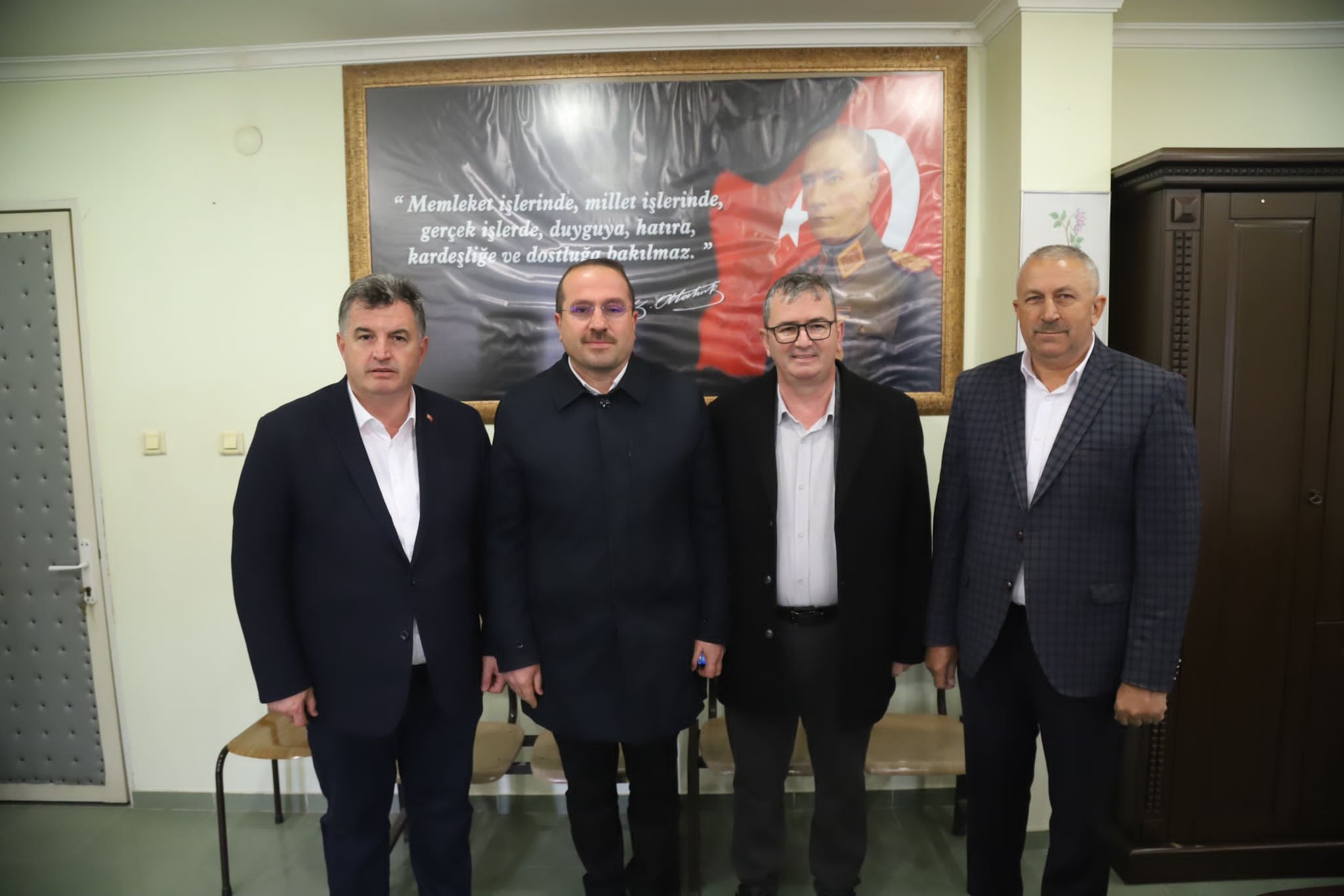 AK Parti İzmir Milletvekili Yaşar Kırkpınar Kınık’ta vatandaşlarla bir araya geldi