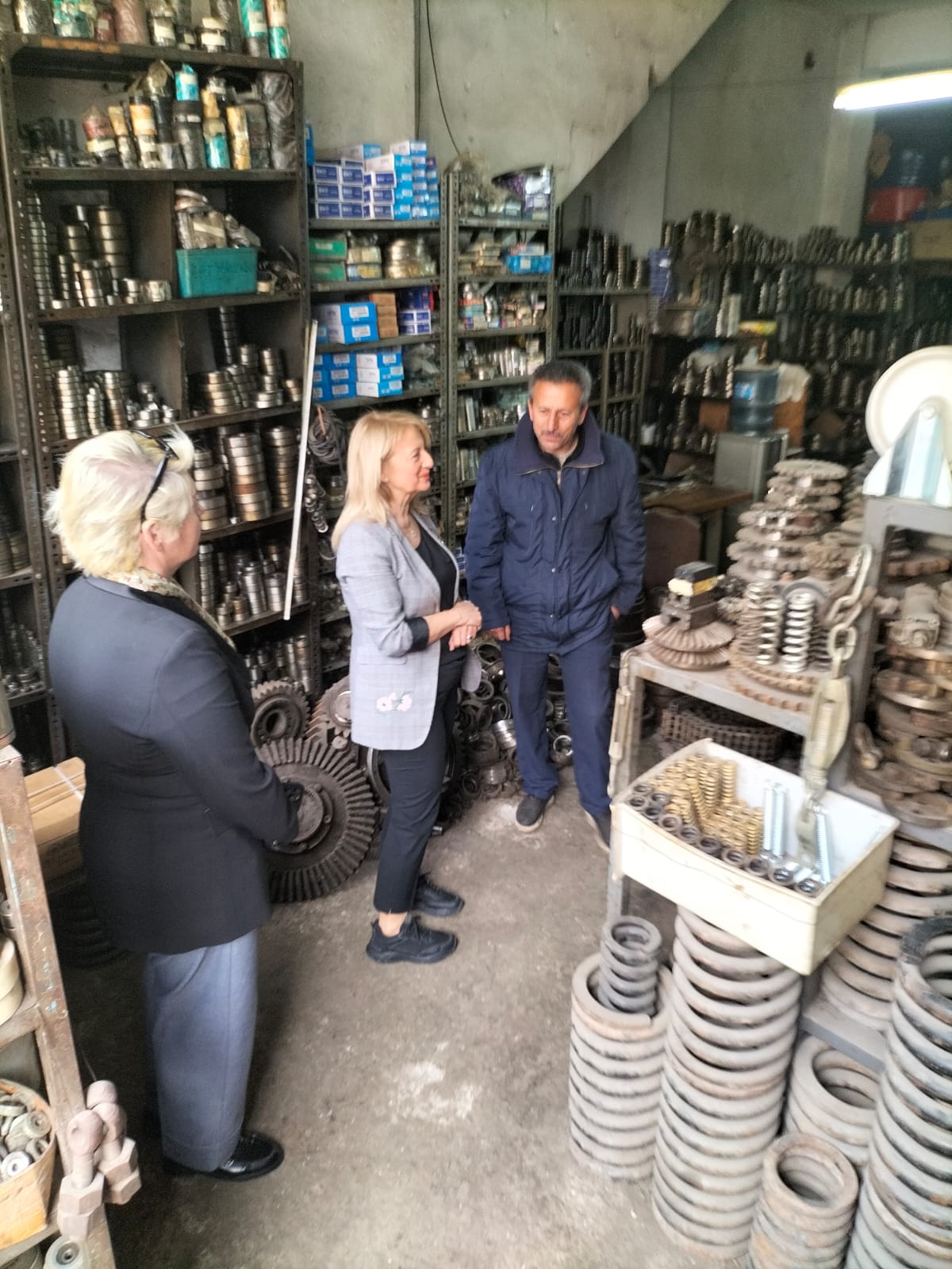 Huriye Serter sanayi sitesi esnafı ile buluştu