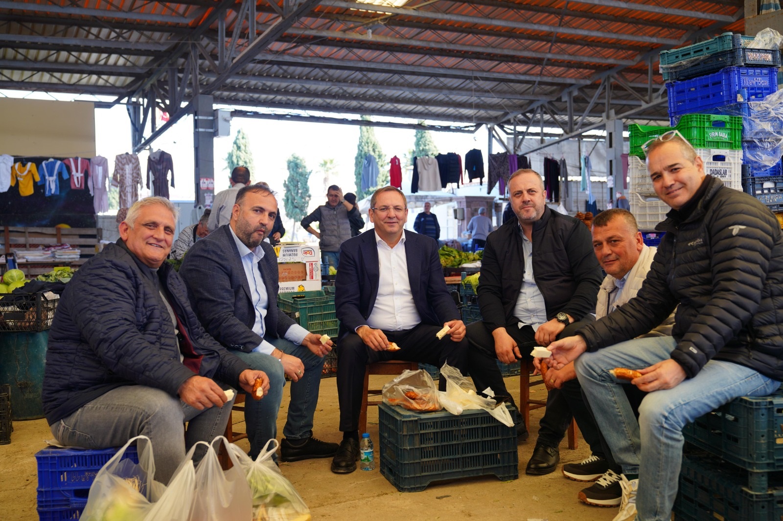Başkan Engin’den geleneksel pazaryeri ziyareti