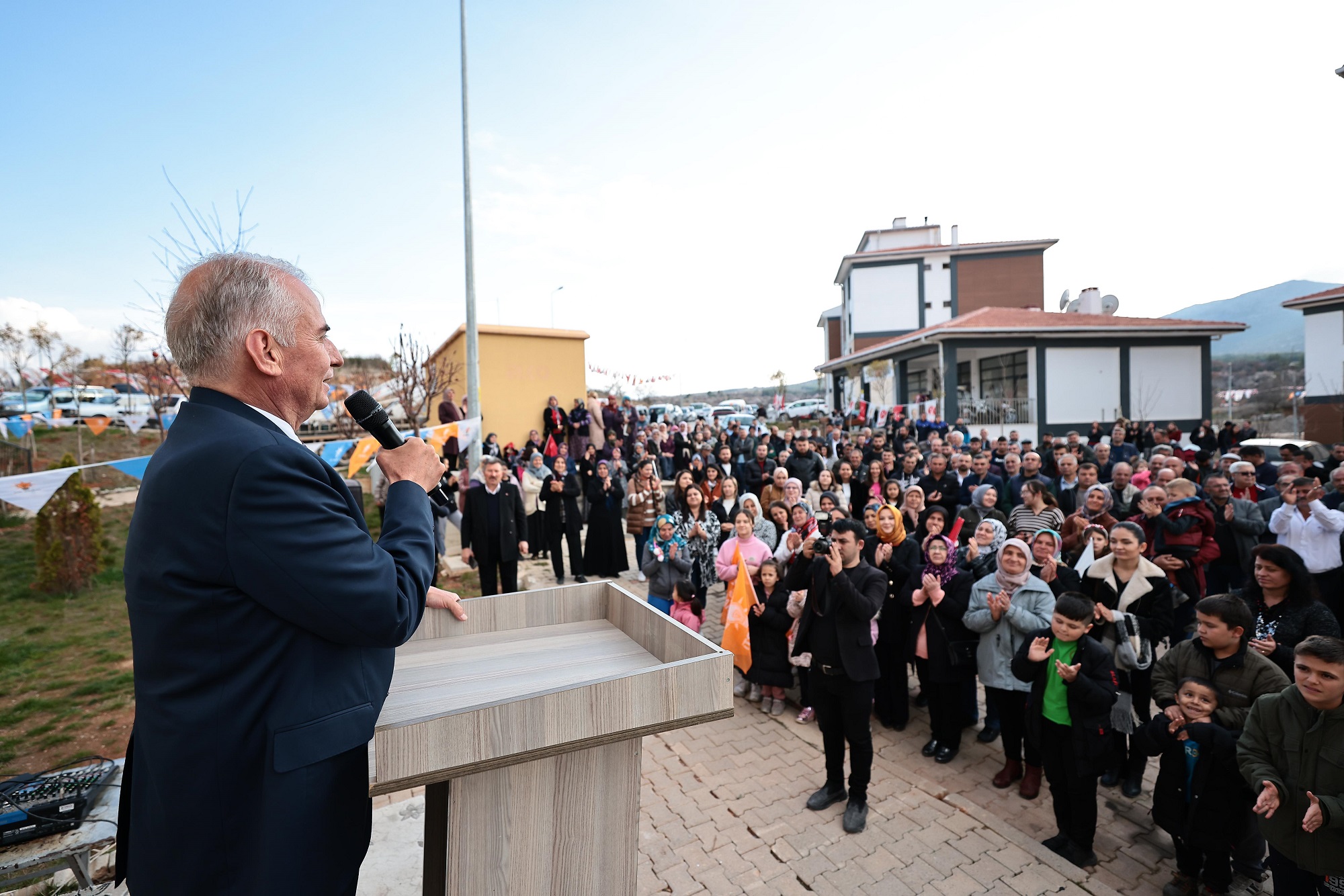Başkan Zolan’a Çal ve Çivril’de coşkulu karşılama