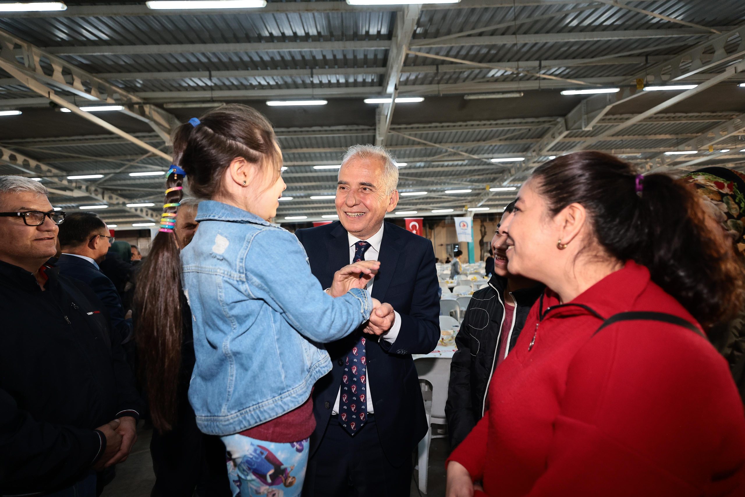 Büyükşehir geleneksel iftar sofrasını Muratdede’de kurdu   