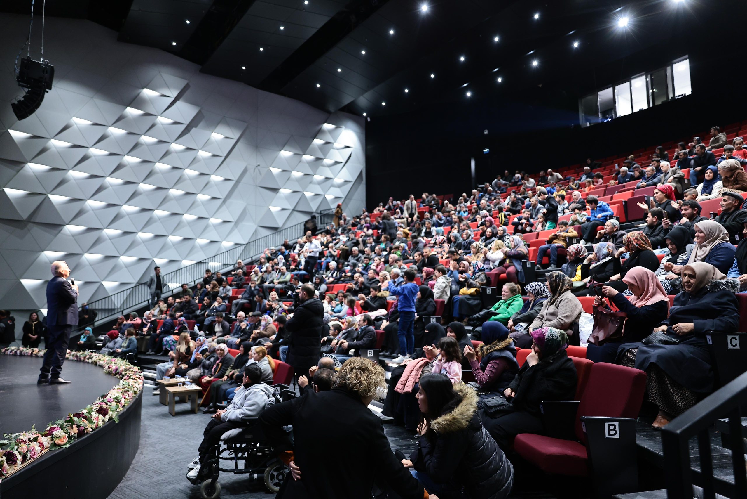 Hava kalitesi iyileşiyor, dar gelirliler doğalgaza kavuşuyor