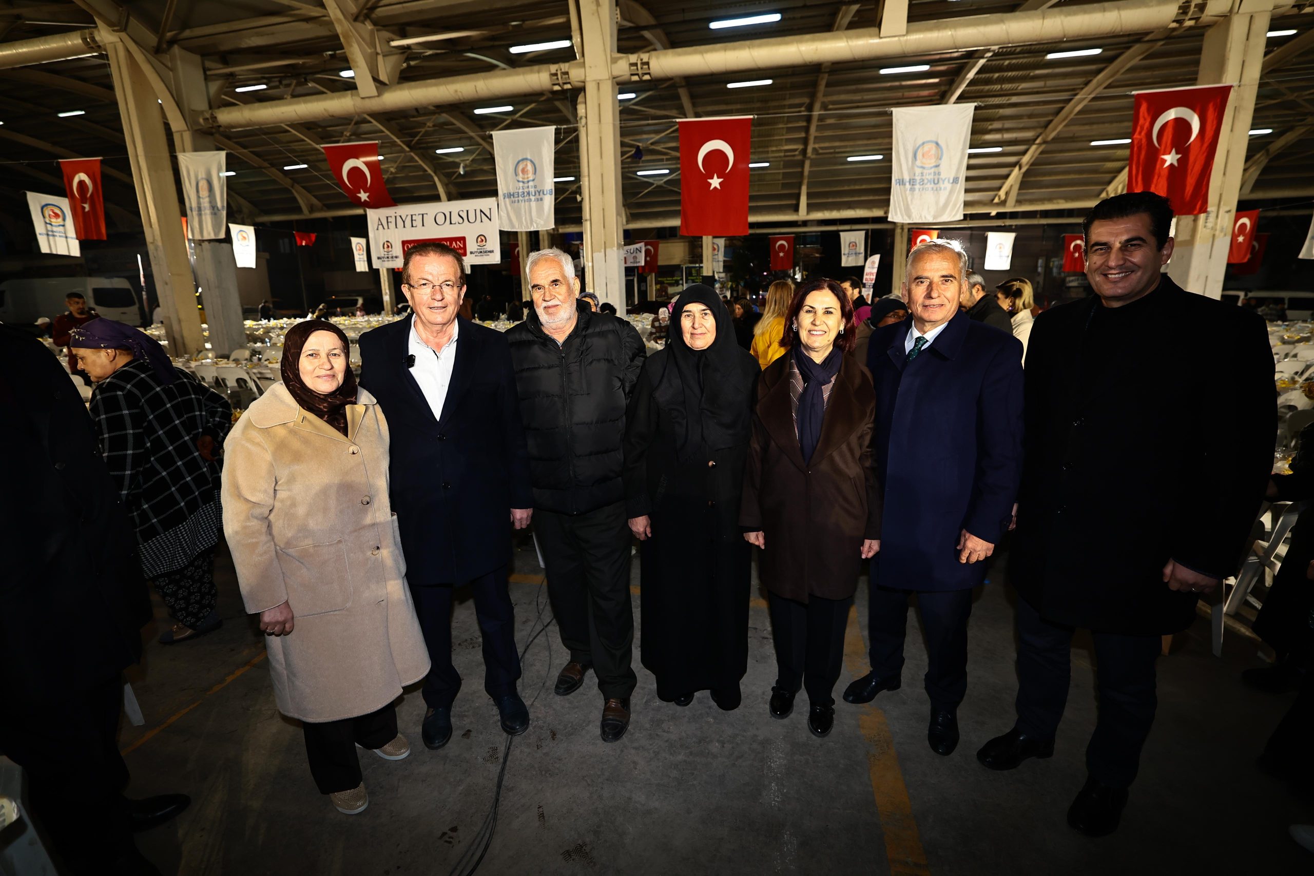 Büyükşehir’in iftar bereketi Karşıyaka’ya taşındı