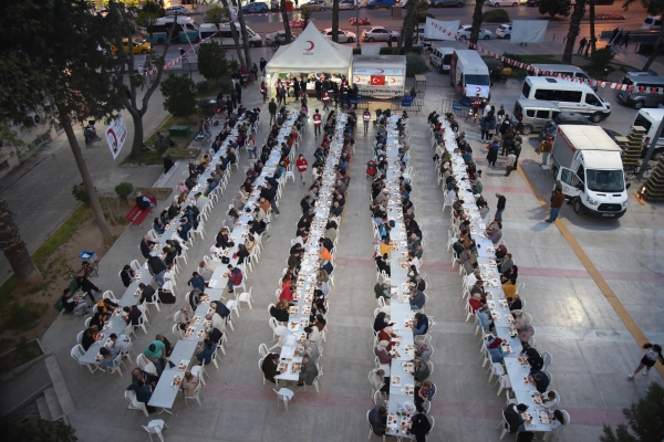 Binlerce kişi “Merhamet Çınar’ının” altında iftar açacak