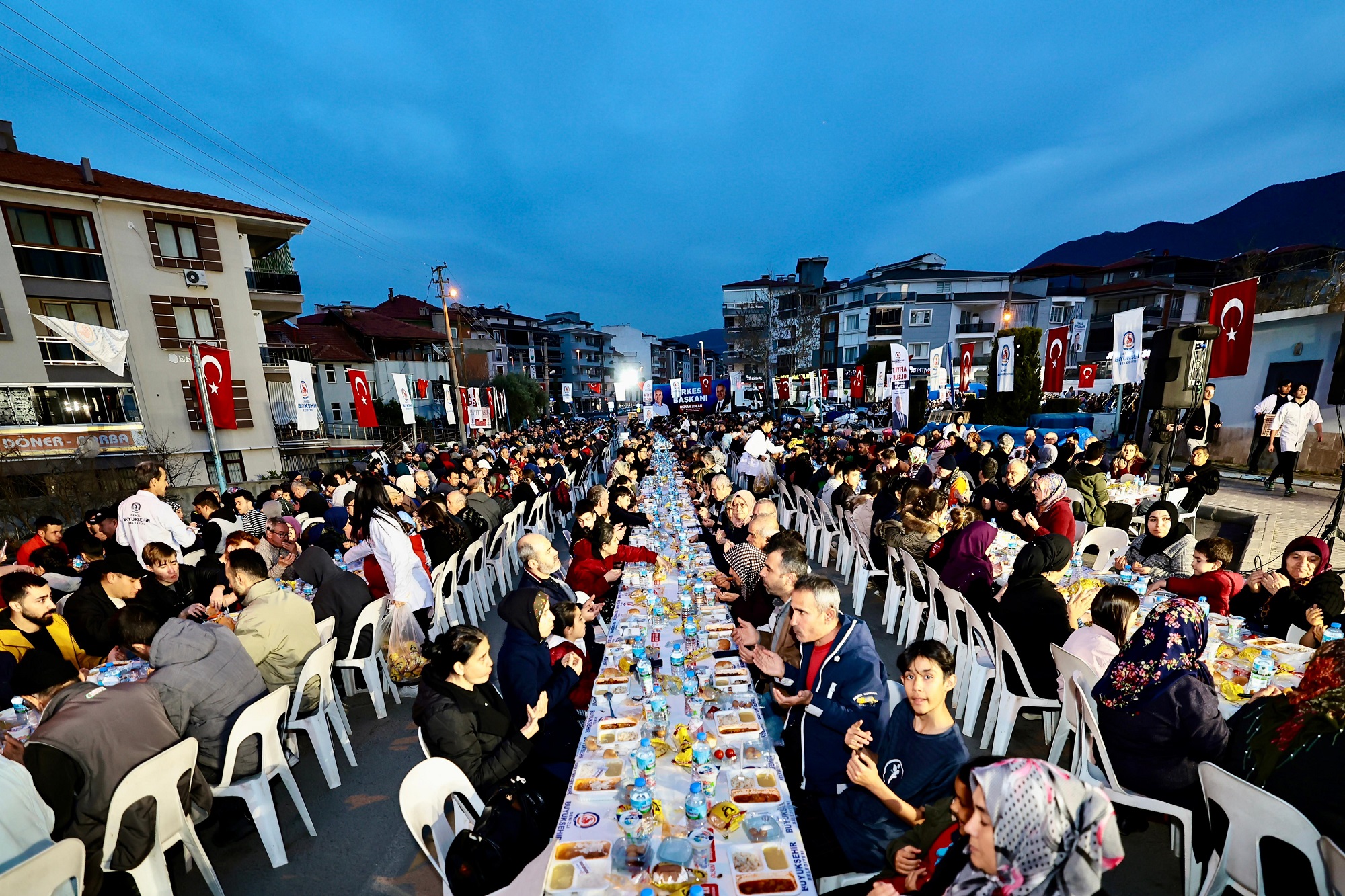 Denizli mahalle iftarlarında buluşuyor