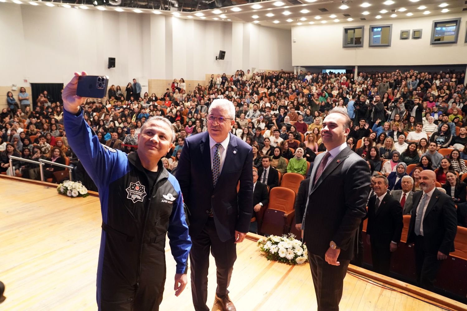 Sanayi ve Teknoloji Bakanı Kacır ile Türkiye’nin ilk astronotu Gezeravcı, EÜ’ye konuk oldu