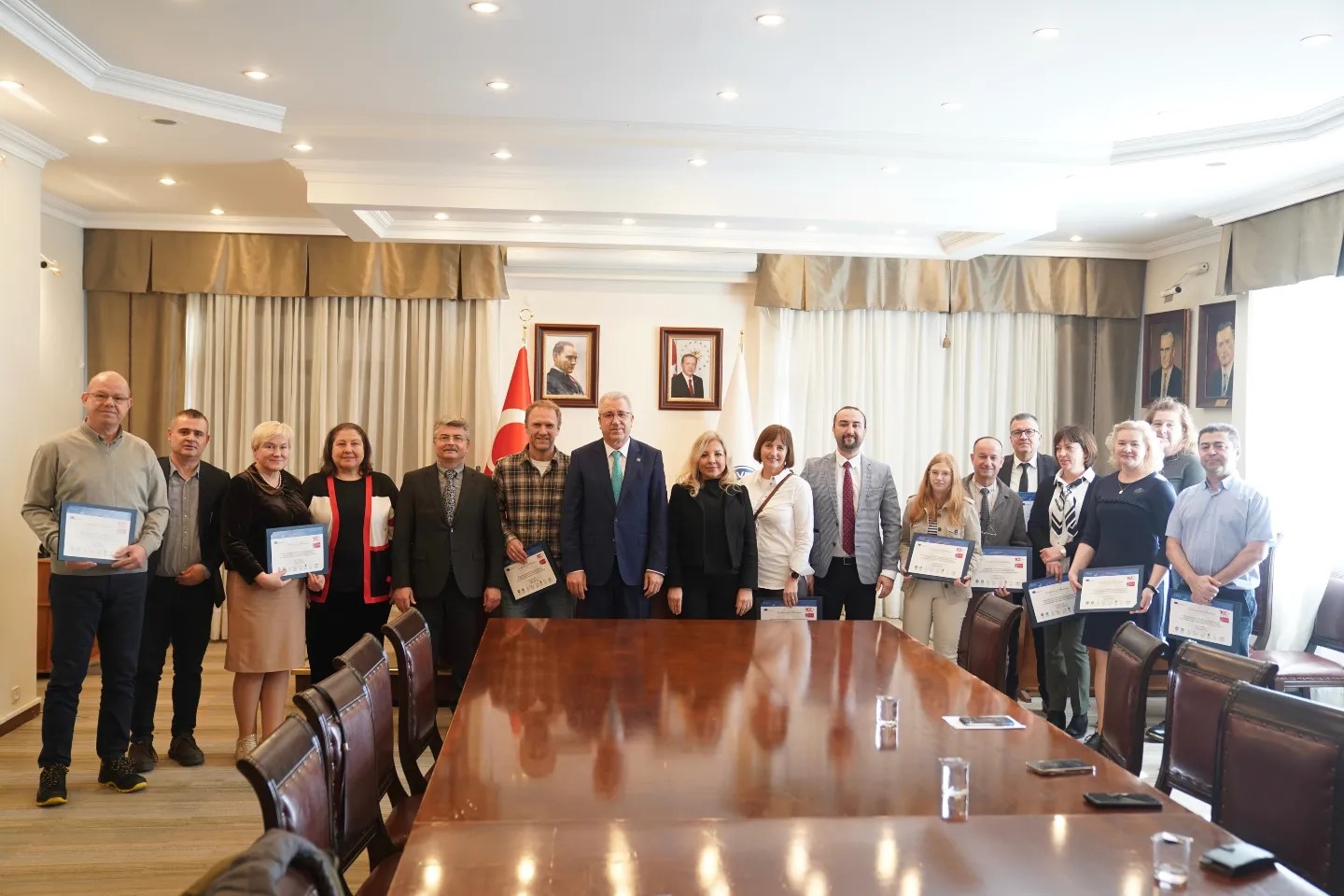 Balıkçılıkta israfı azaltacak MARIPET projesi ekibi sertifikalarını aldı