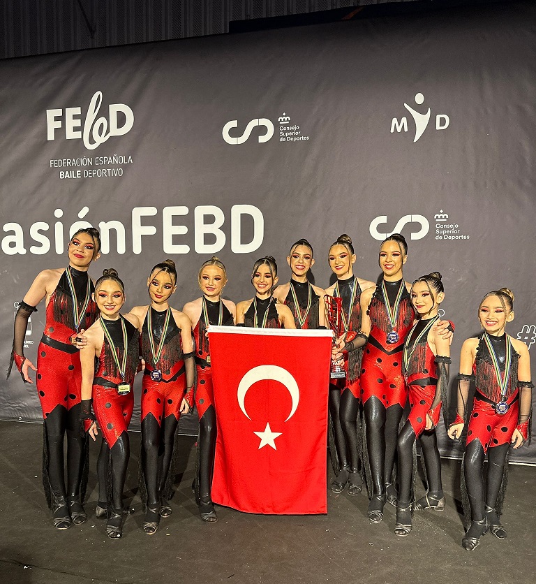 İzmirli Sporcular İspanya’da Tarih Yazdı