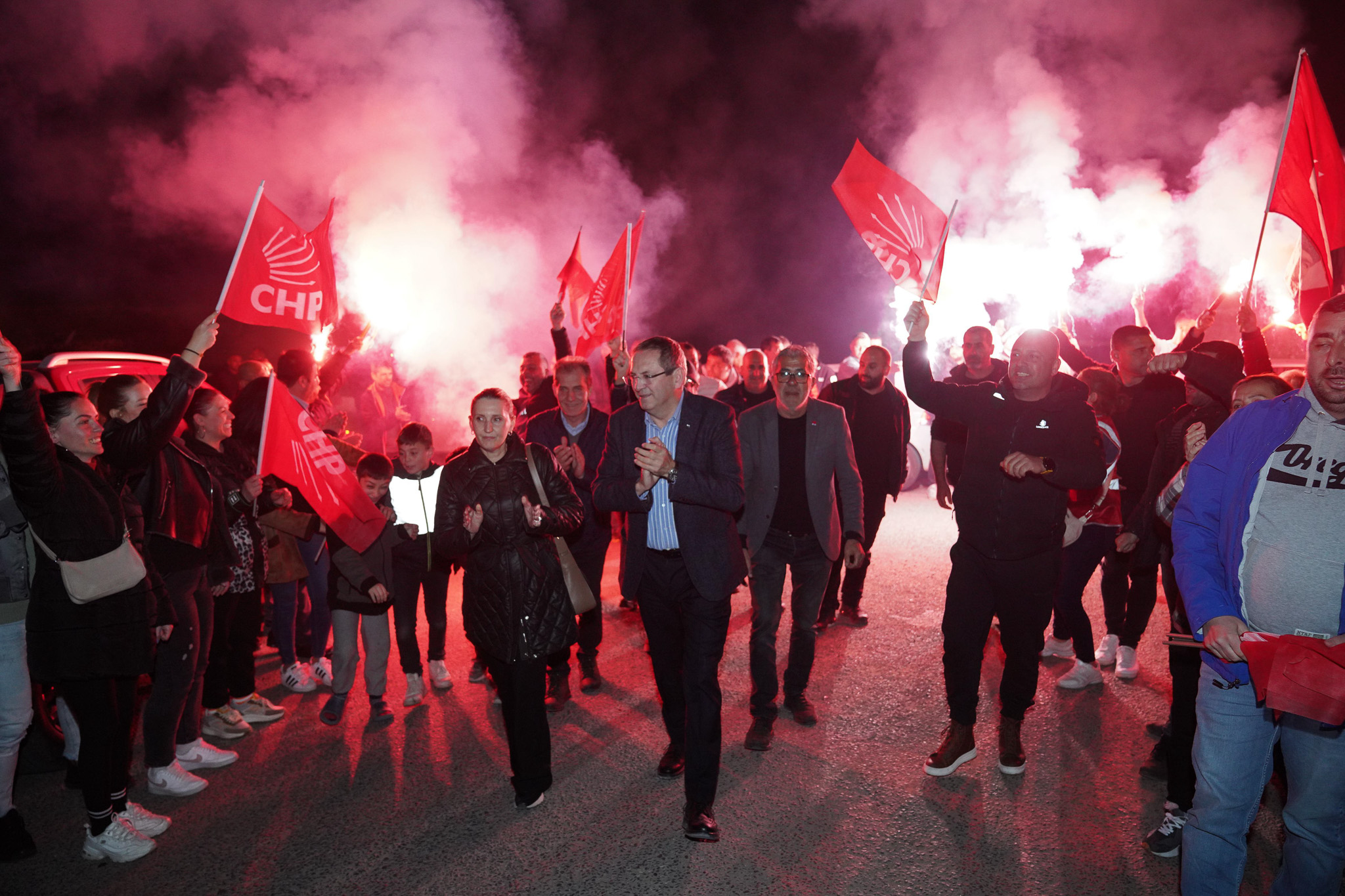 Ayvalık Belediye Başkanı Mesut Ergin, Kırcalar Mahallesi’nde mahalle sakinleriyle buluştu