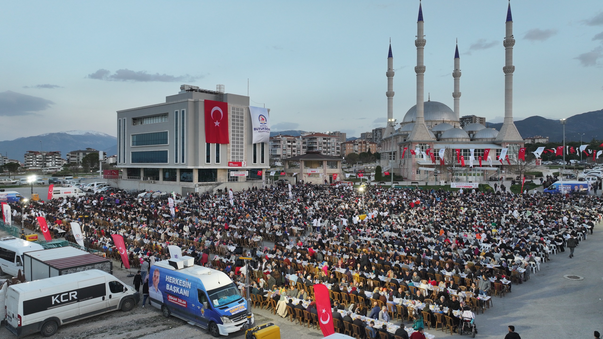Başkan Zolan 10.000 kişilik iftar programında konuştu