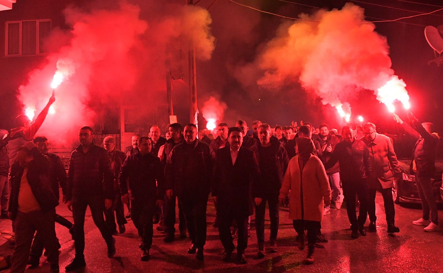 Sevda ateşi Sütlüce’den yandı