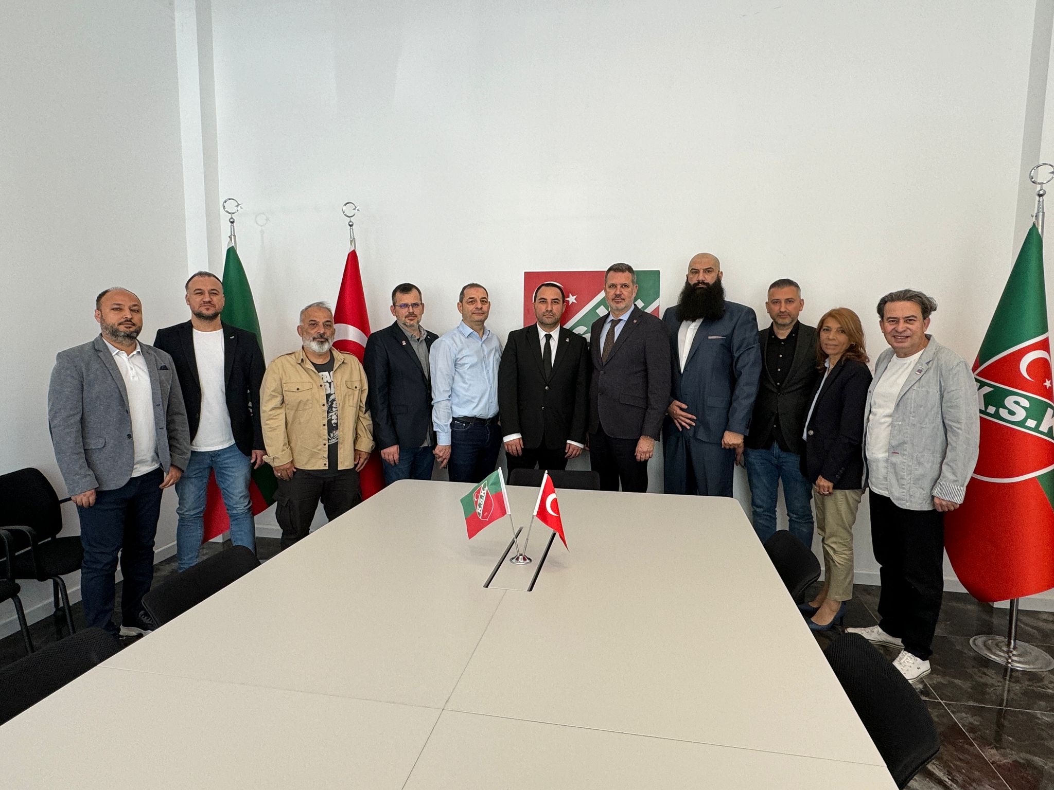 TSYD İzmir Şubesi, Karşıyaka Spor Kulübü’nü ziyaret etti