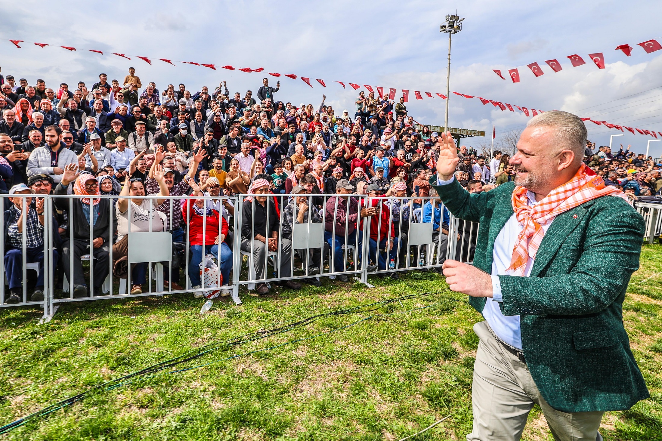 Menemen’de pehlivanlar geçidi