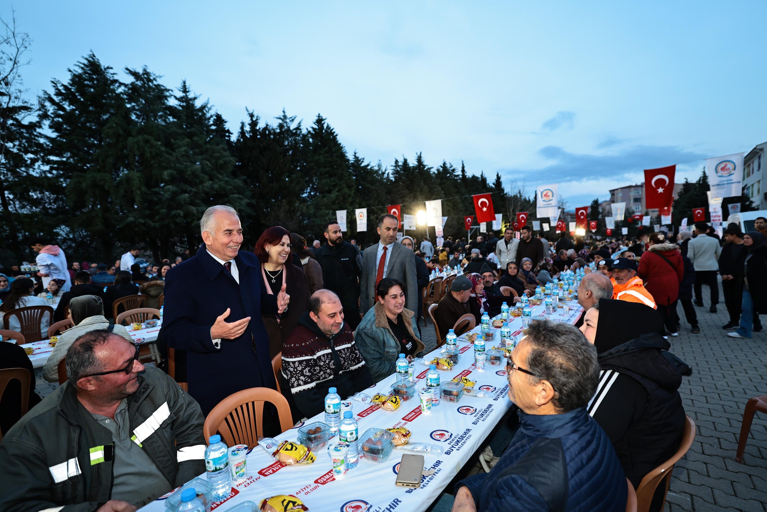 Denizli Büyükşehir Belediyesinin, mahalle iftarlarına yoğun ilgi