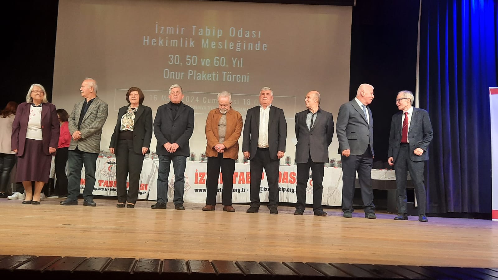 İzmir Tabip Odası tarafından düzenlenen “Meslekte 30,40,50 ve 60. Yıl Onur Plaketi Töreni”