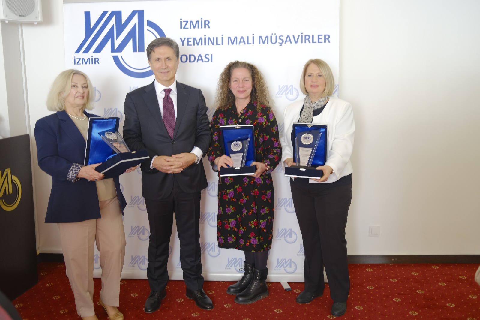 İzmir YMMO 8 Mart Kadınlar Gününü kutladı