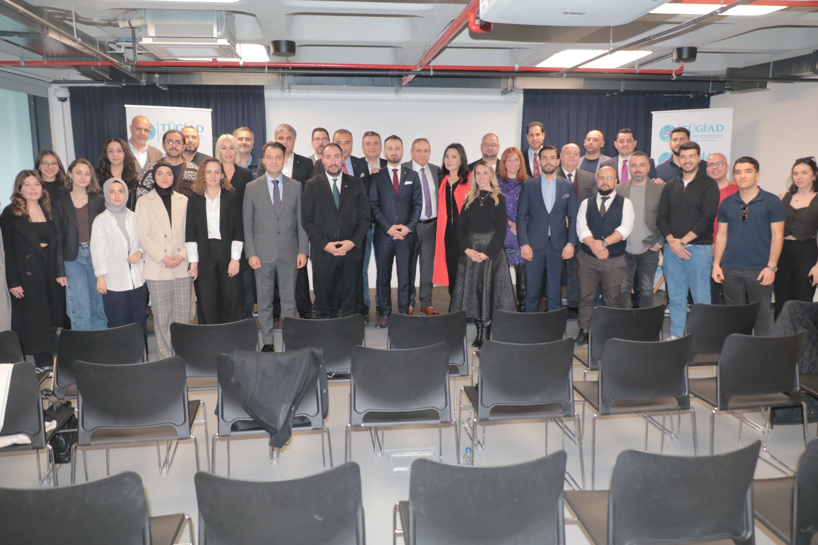 TÜGİAD Ege Şubesi’nin konuğu Baydur ve Demir oldu