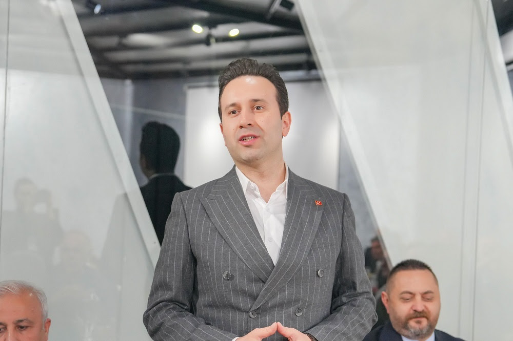 Çiftçioğlu, Karşıyaka için fark yaratacak yeni meydan projesini anlattı