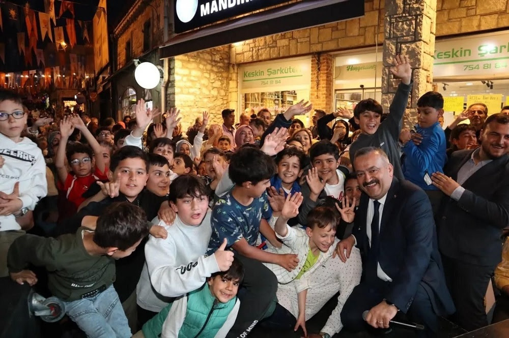 Urla’da AK Partili Tarkan Bakırlı’nın iftarına yoğun katılım oldu