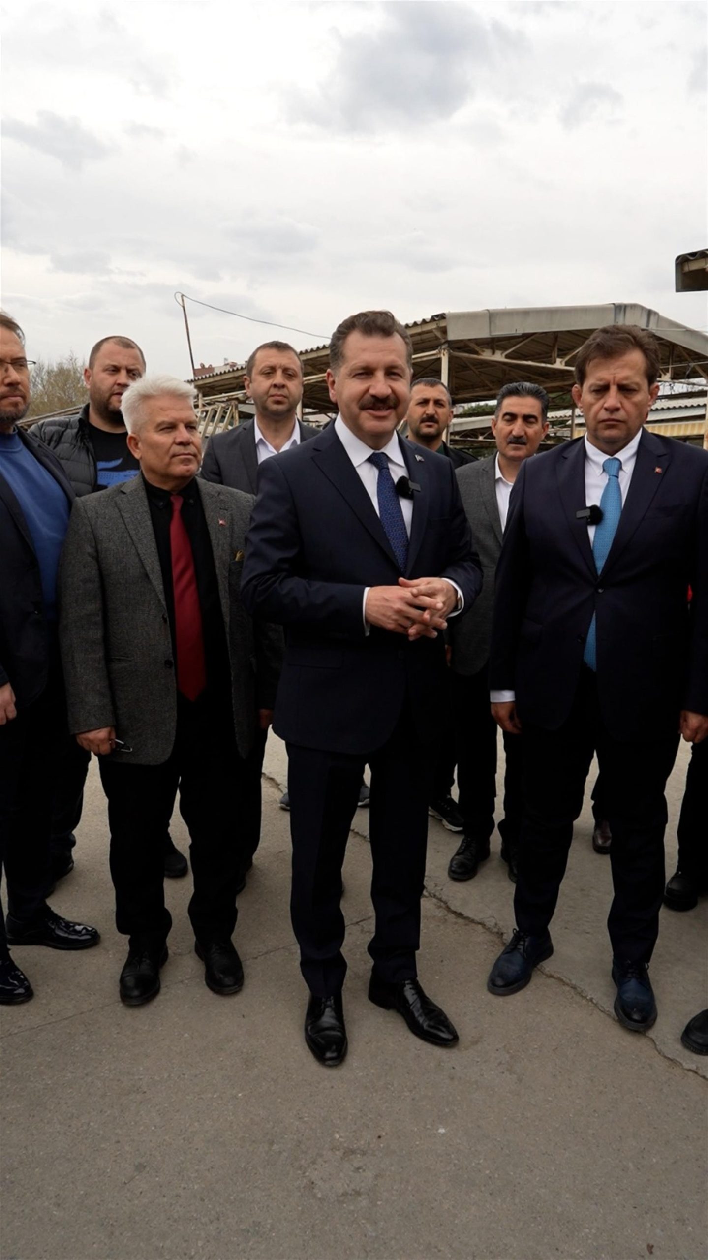 Yücel Başkan, Burhaniye Pazayeri’nin üstünü kapatacak