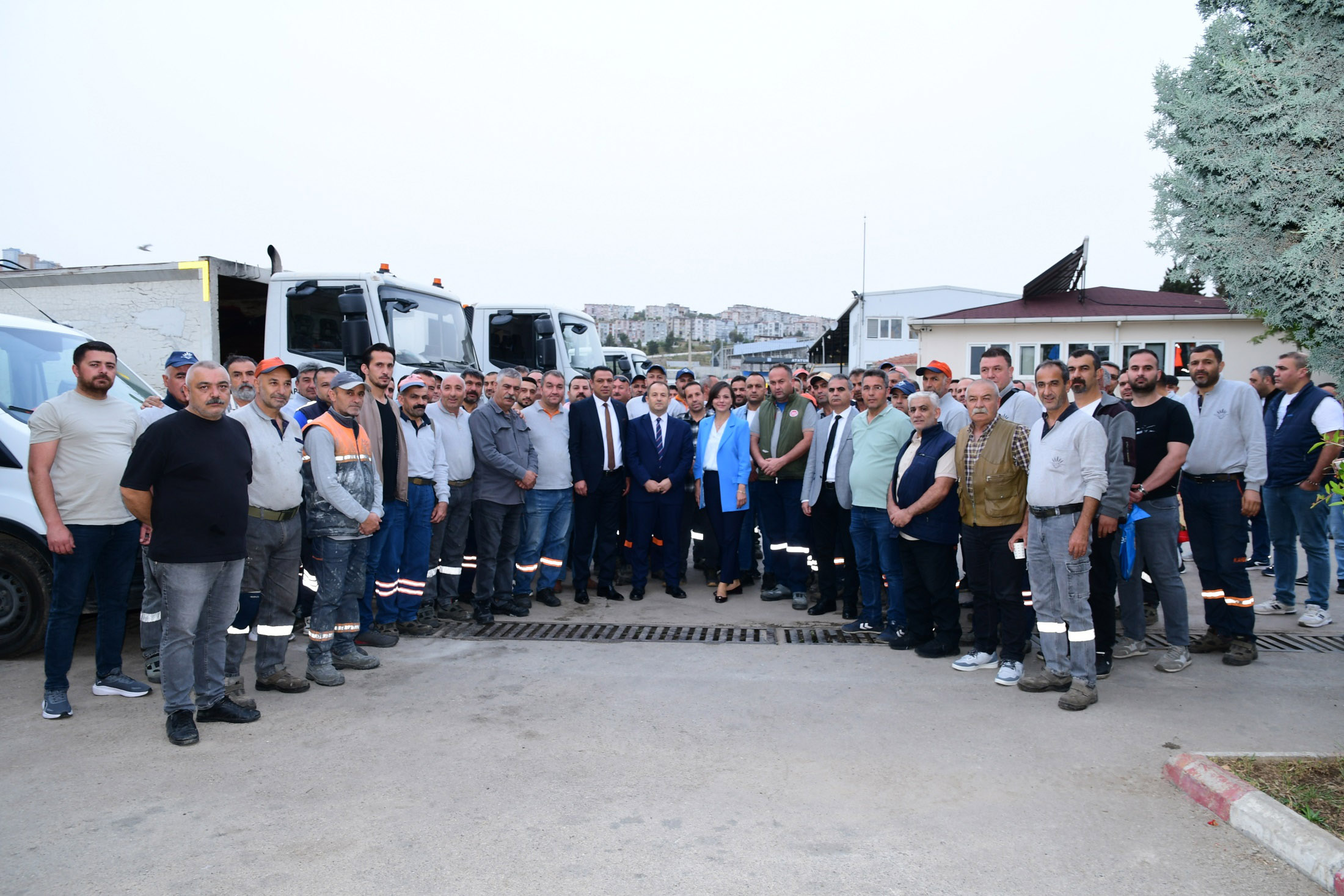 Başkan Kınay mesaiye temizlik işleri şantiyesinde başladı: Burası bizim evimiz