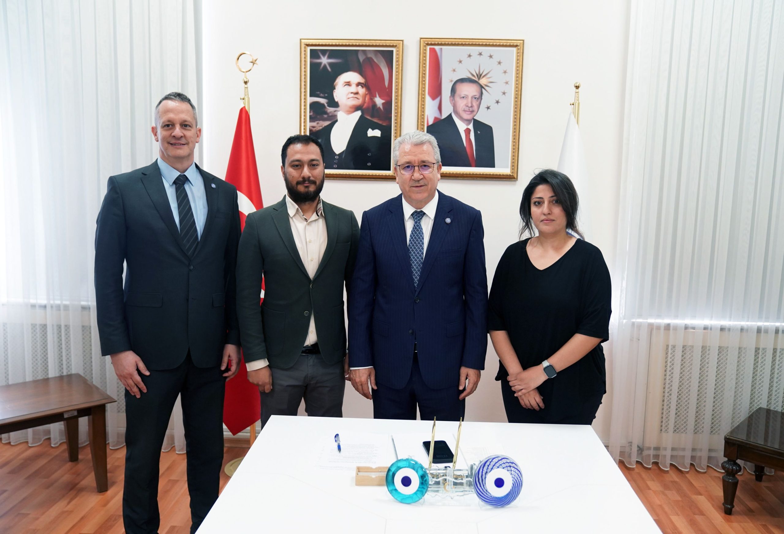 Yüzme antrenmanlarında dinletilen farklı özelliklere sahip müziklerin performansa etkisini araştıracaklar