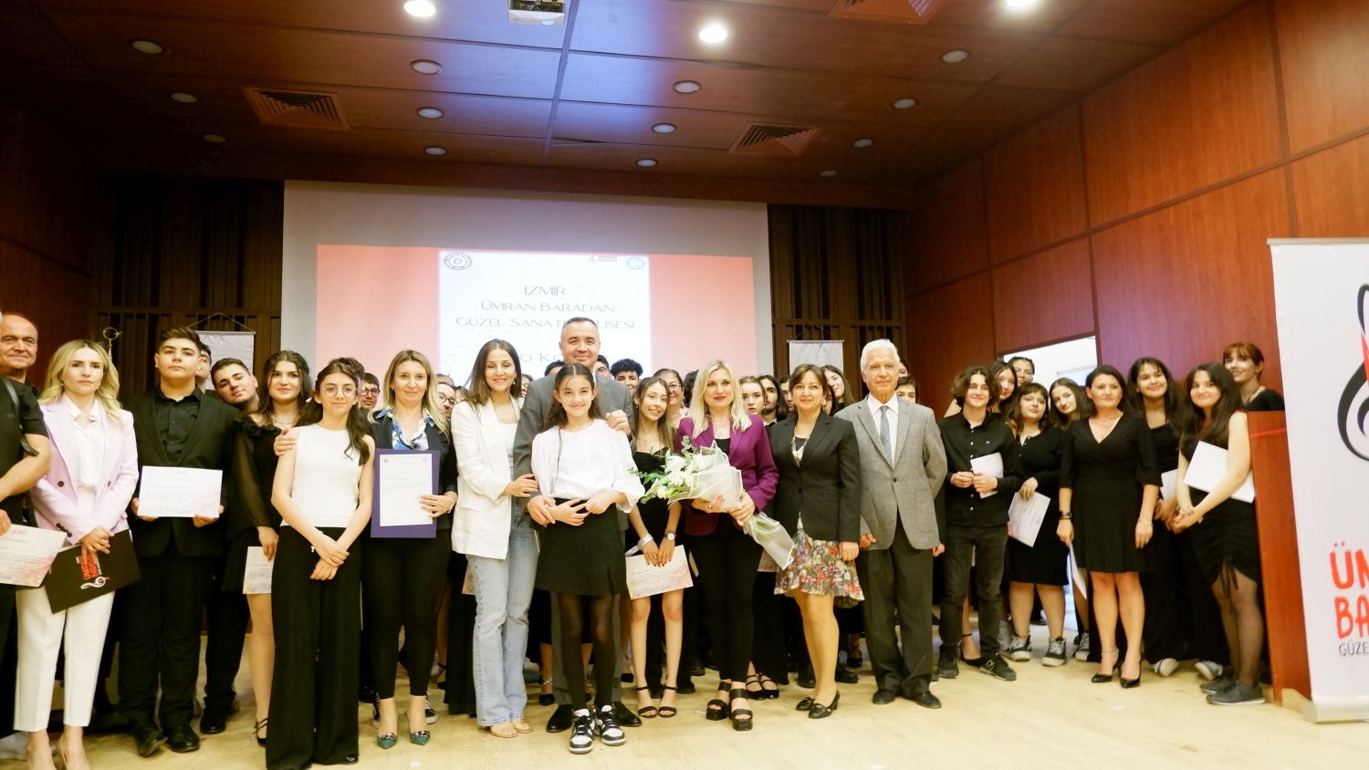İzmir Ümran Baradan Güzel Sanatlar Lisesi öğrencilerinden “Solo Konser”