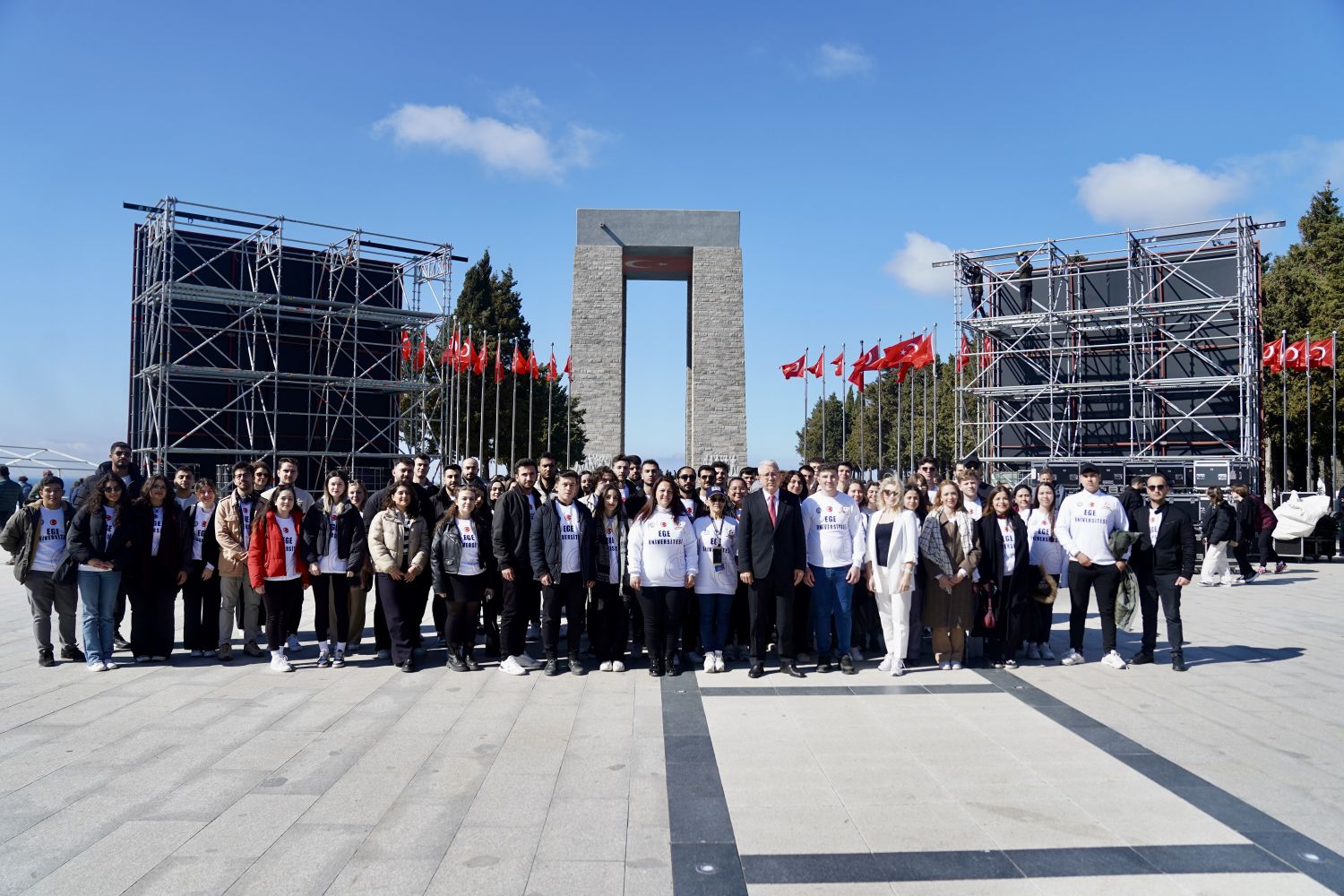 EÜ Öğrenci Dekanlığı gençlerle el ele