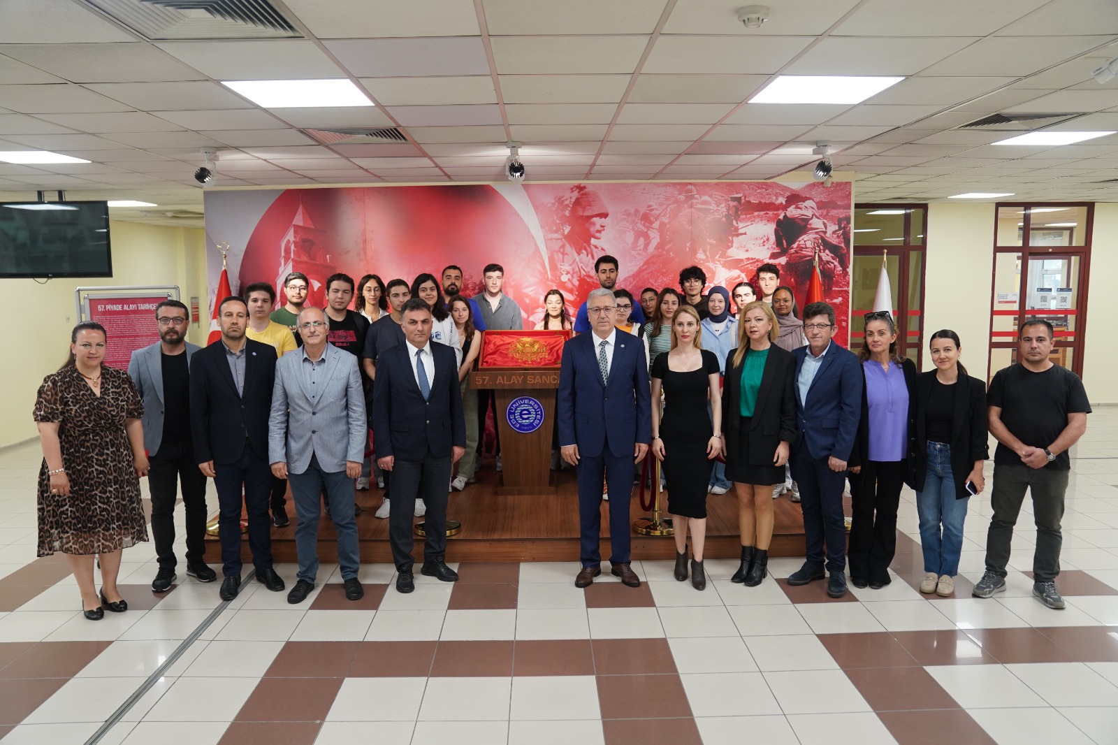 Ege Üniversitesinde 57. Alay temsili sancağını 1 milyonun üzerinde kişi ziyaret etti