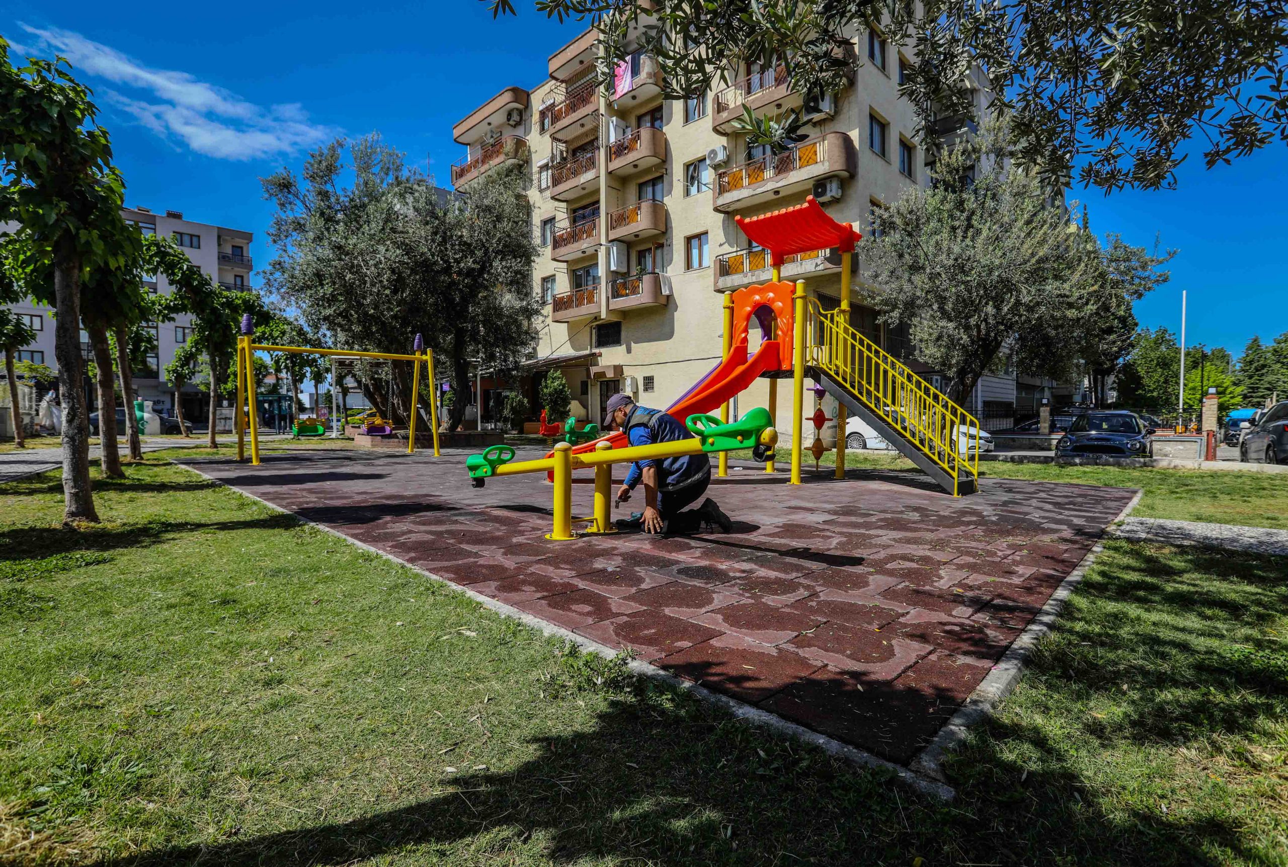 Buca’nın parklarında yaza hazırlık