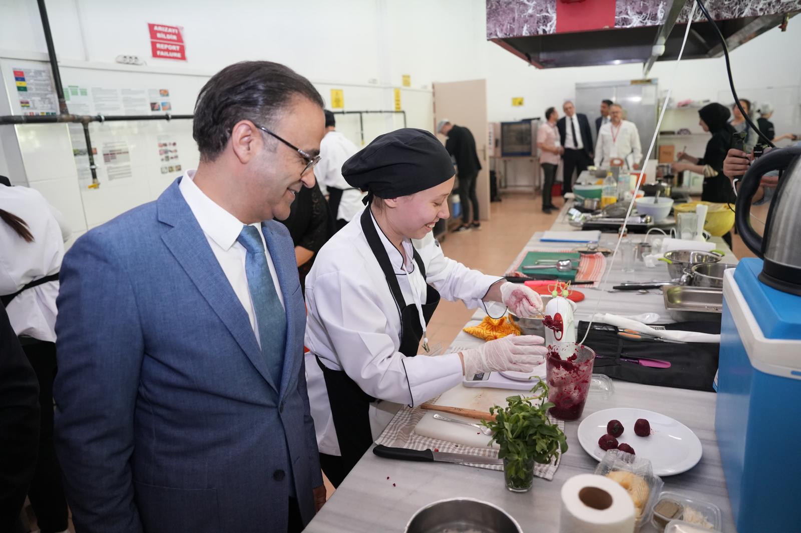 İzmir MEB gastronomi festivalinde lezzet şöleni yaşandı