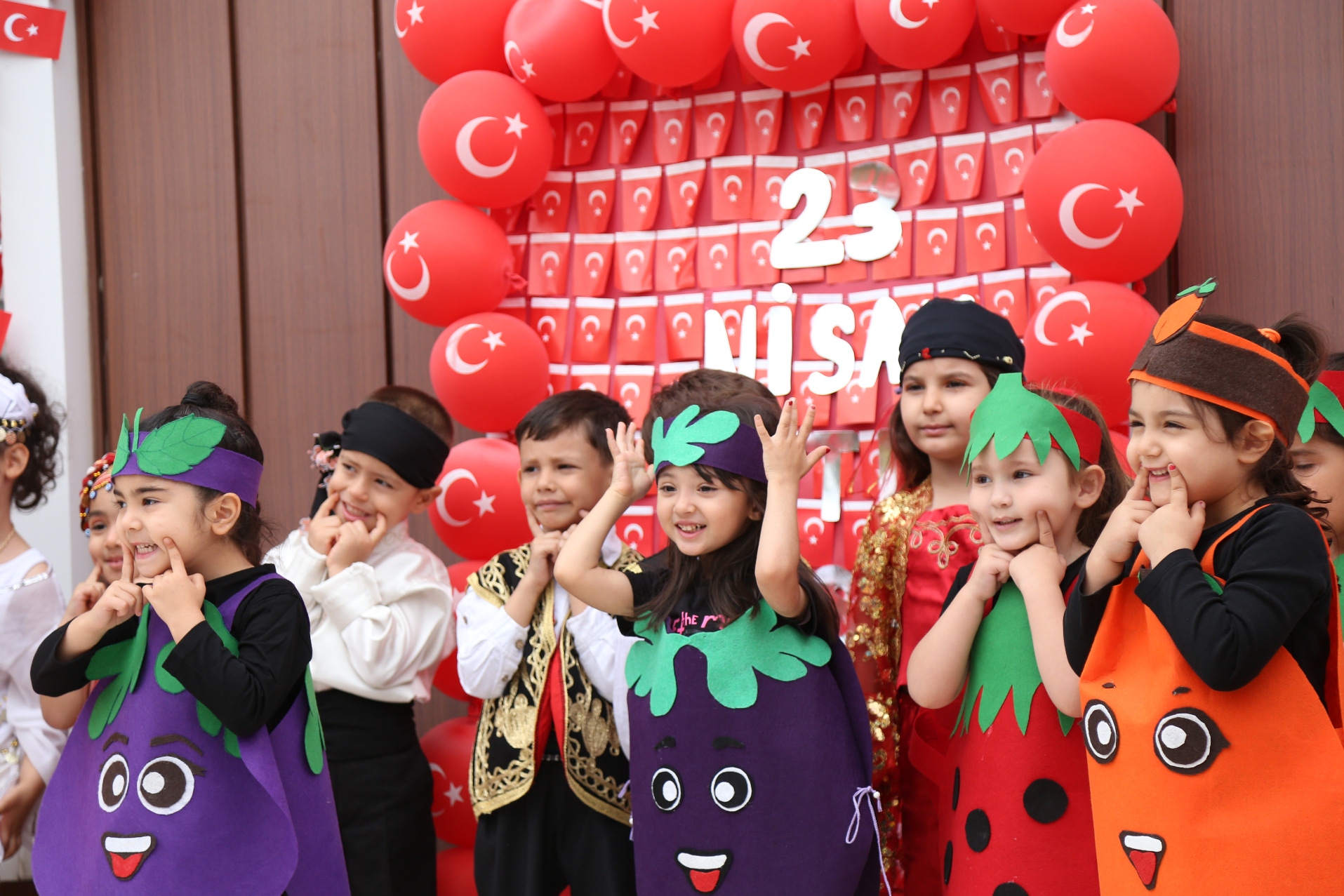 Bayram oyuncaklarla başladı